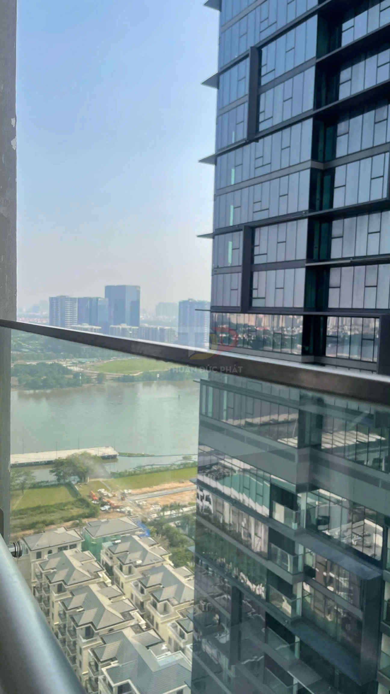 Bán căn hộ 1 phòng ngủ Vinhomes Golden River Lux 6 view xéo sông và Thảo Cầm Viên diện tích 50.7m2 giá bán 9 tỷ đang có hợp đồng thuê 21 triệu