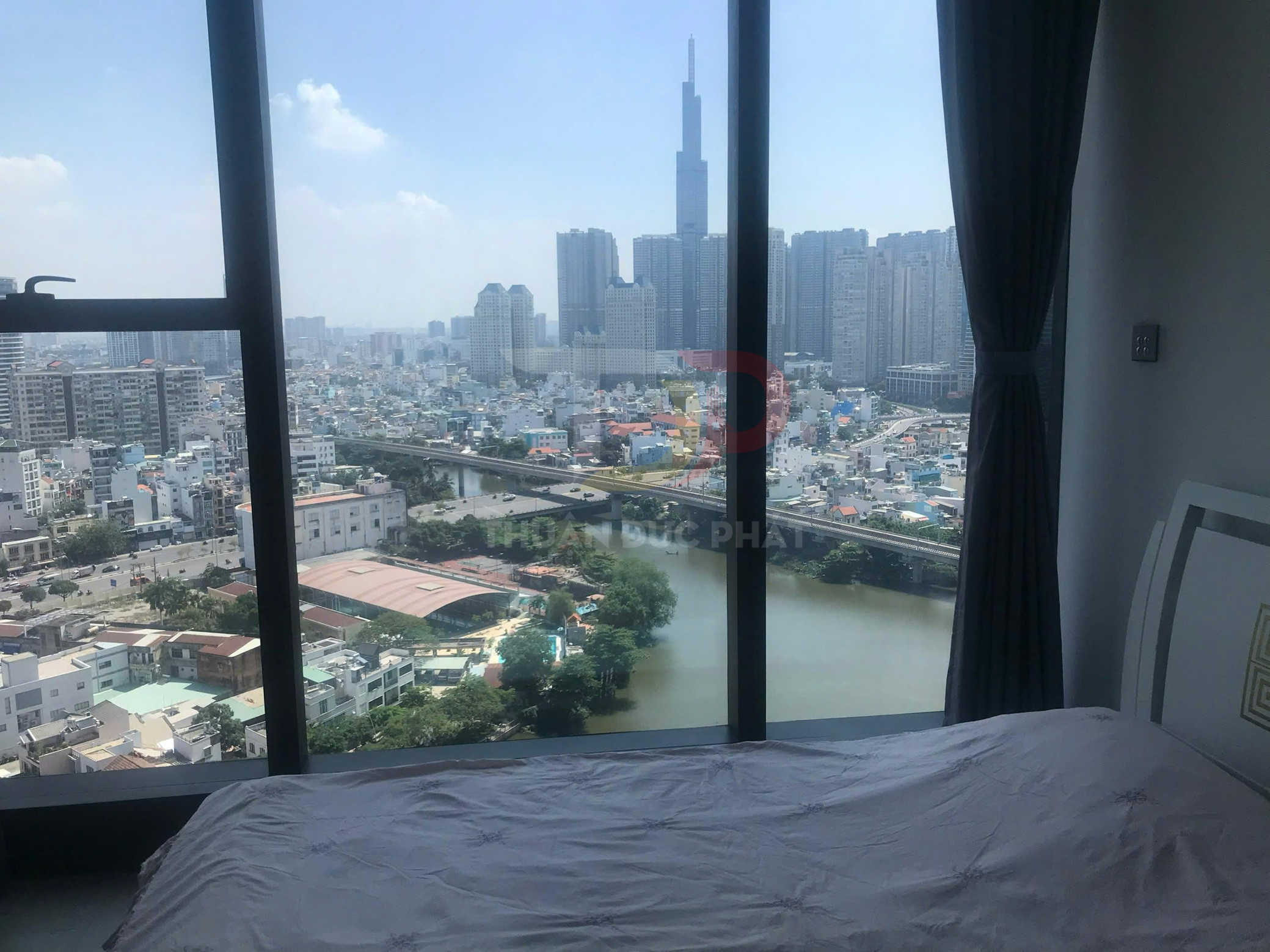 Cho Thuê Căn Hộ Vinhomes Golden River Tòa Aqua 1 Hai Phòng Ngủ Tầm Nhìn Trực Diện Landmark 81