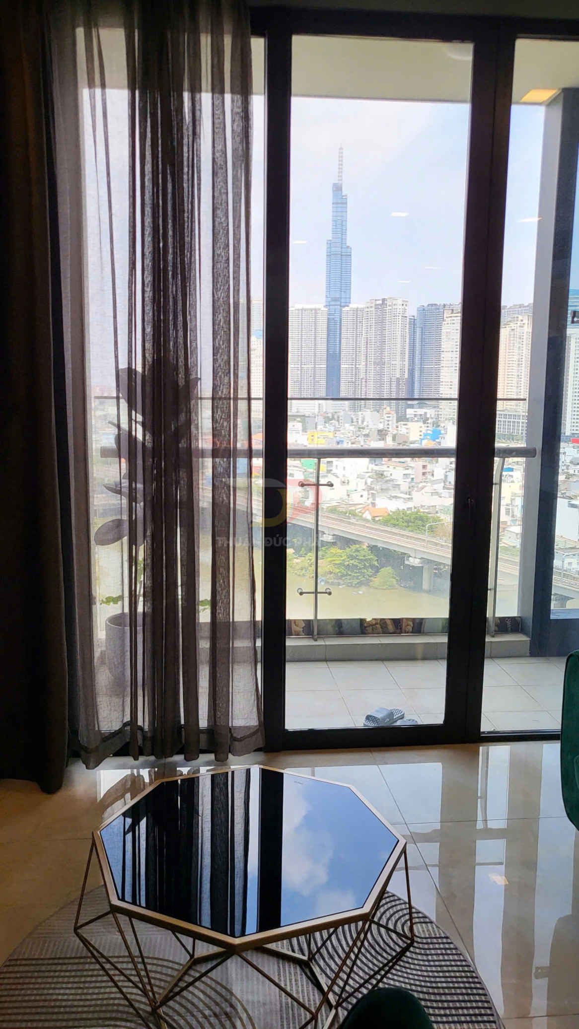 Cho thuê căn hộ Aqua 3 Vinhomes Golden River 2 phòng ngủ full nội thất view Landmark 81 giá tốt nhất thị trường