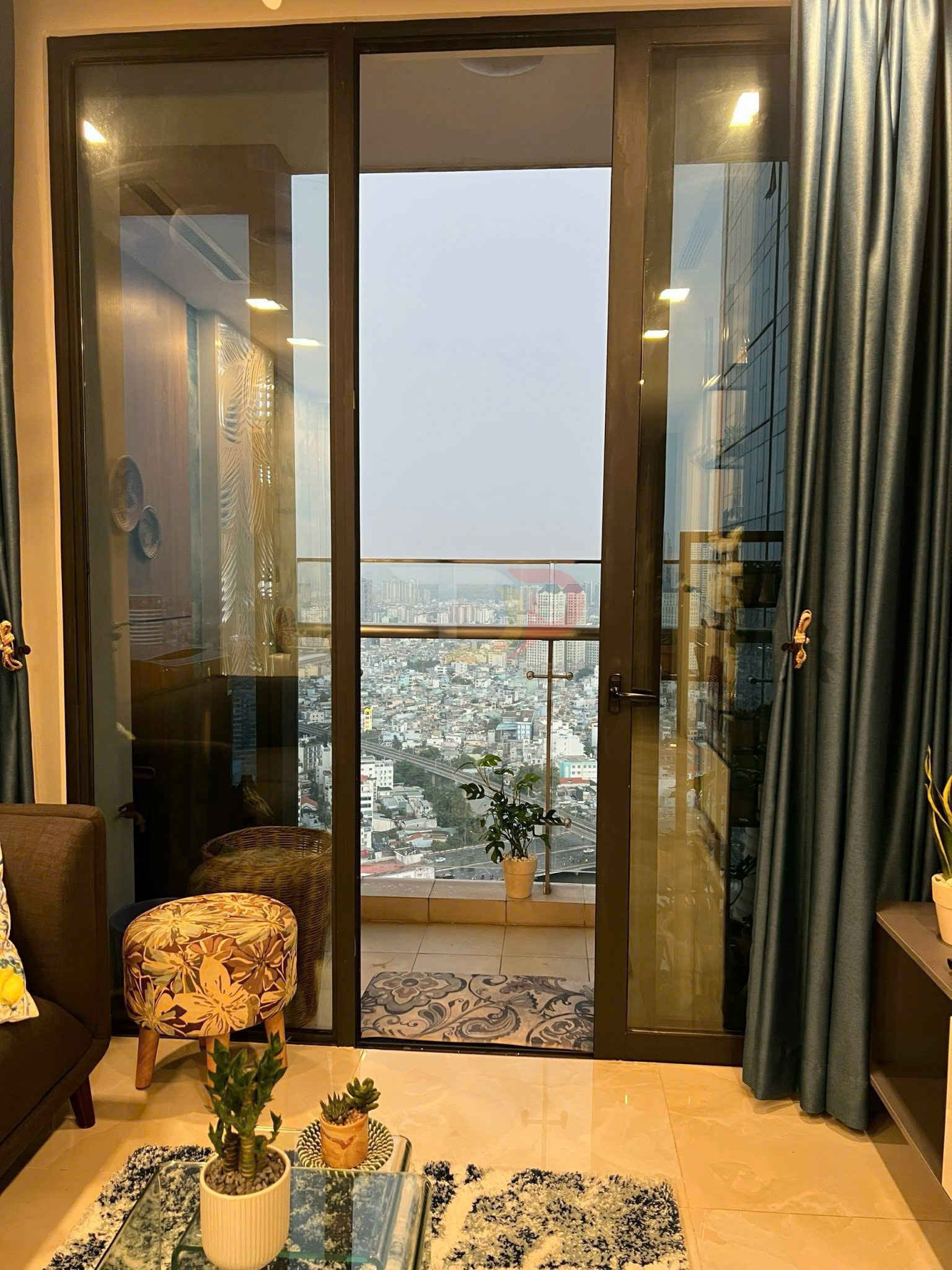 Bán Căn Hộ Vinhomes Golden River Aqua 1 1 Phòng Ngủ 48,7 Mét Vuông View Sông Thành Phố Full Nội Thất Giá 10,2 Tỷ