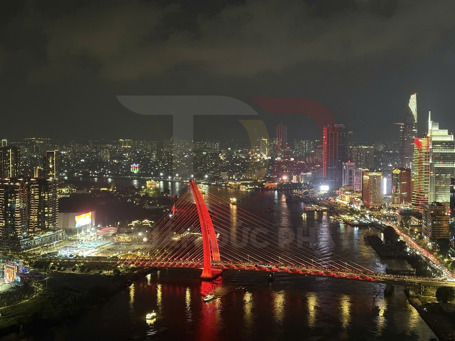 Cho thuê căn hộ Vinhomes Golden River Aqua 2 diện tích 160 mét vuông, 4 phòng ngủ, view trực diện sông Sài Gòn và Bitexco