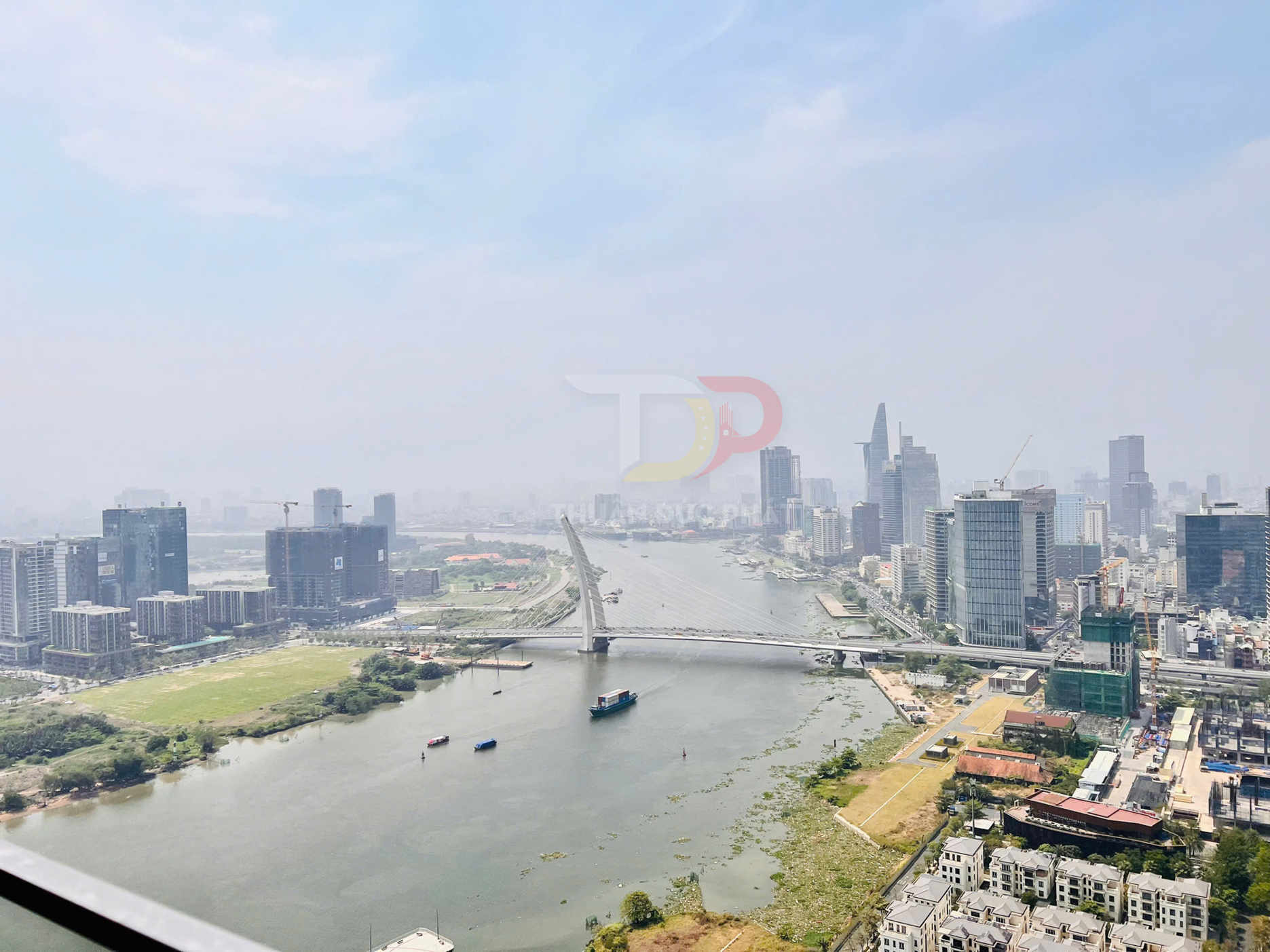 Cho thuê căn hộ Vinhomes Golden River Aqua 2 view sông Bitexco full nội thất 2 phòng ngủ giá 37 triệu