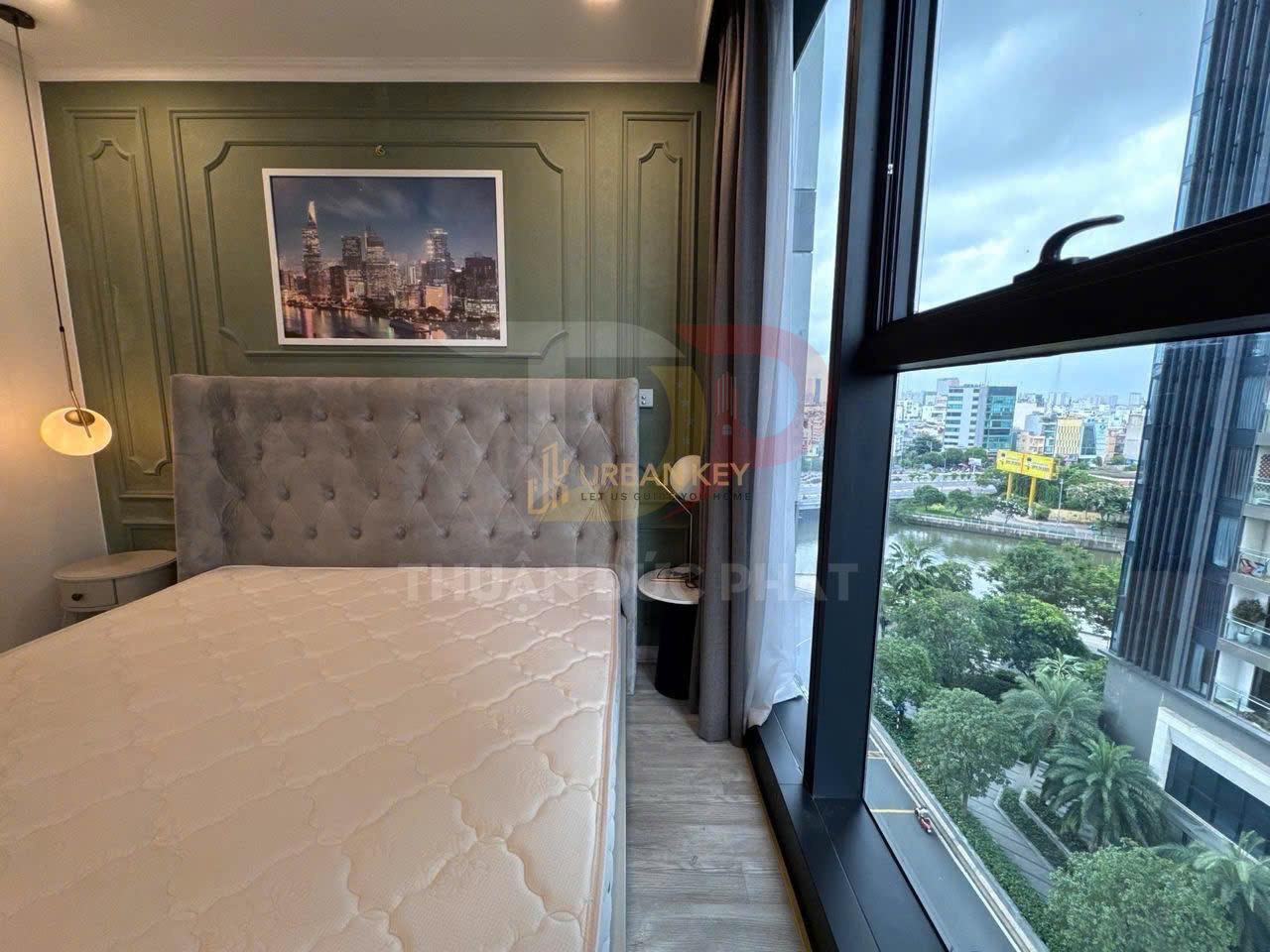 Cho Thuê Căn Hộ Vinhomes Golden River Lux 6 Hai Phòng Ngủ Full Nội Thất, View Thành Phố Và Nội Khu A1, Giá 33 Triệu Đồng