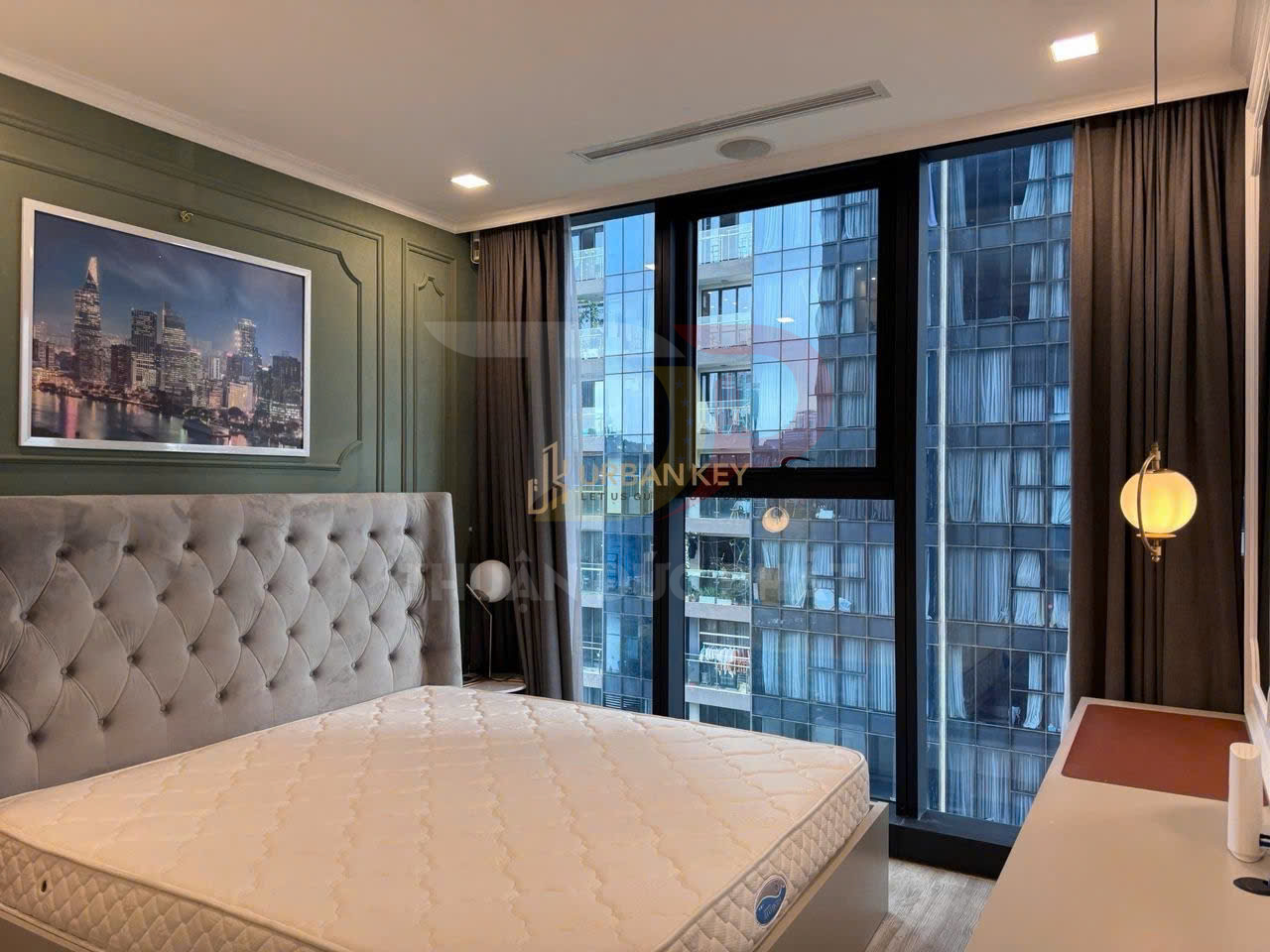 Cho Thuê Căn Hộ Vinhomes Golden River Lux 6 Hai Phòng Ngủ Full Nội Thất, View Thành Phố Và Nội Khu A1, Giá 33 Triệu Đồng