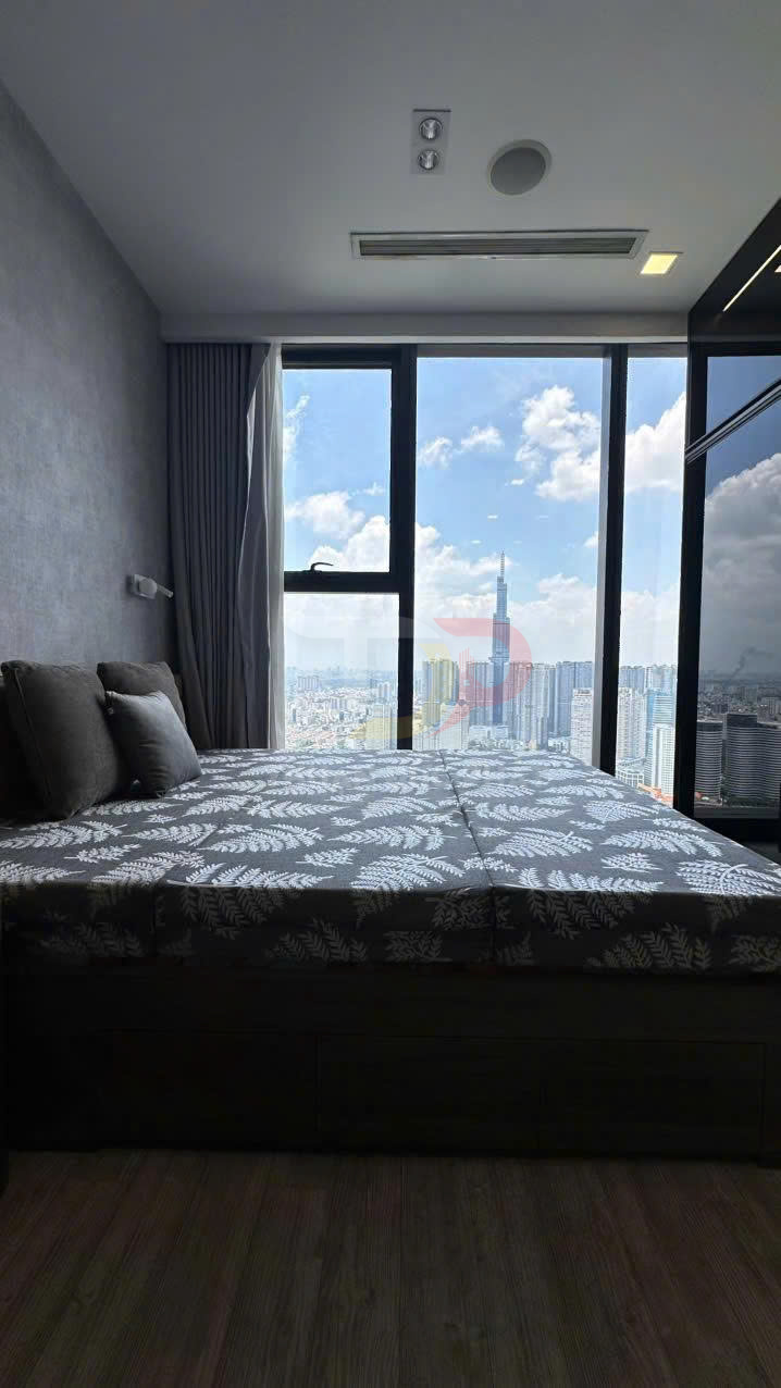 Cho thuê căn hộ Vinhomes Golden River Aqua 2 diện tích 72 mét vuông, 2 phòng ngủ, nội thất đầy đủ, view thành phố và Landmark 81