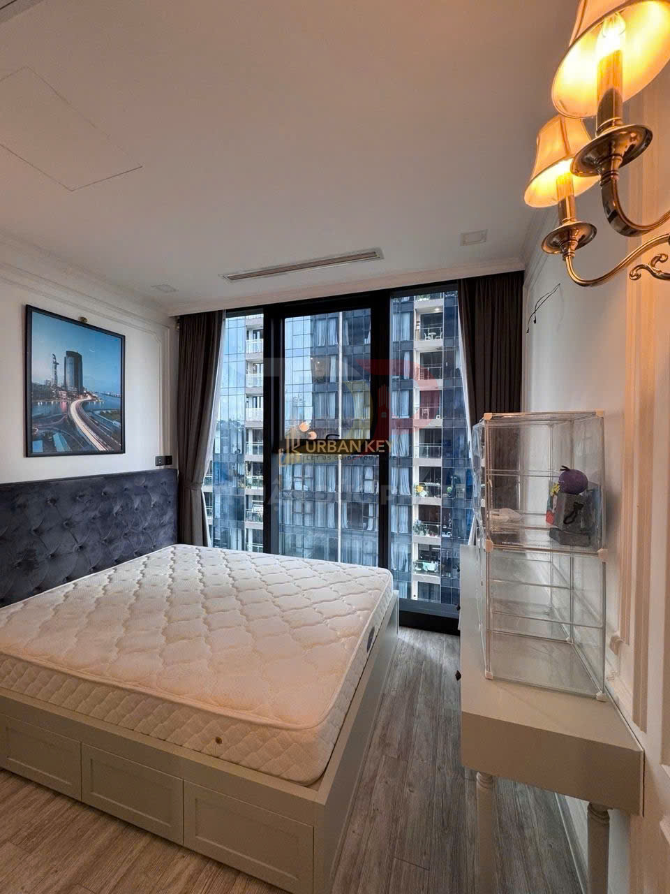 Cho Thuê Căn Hộ Vinhomes Golden River Lux 6 Hai Phòng Ngủ Full Nội Thất, View Thành Phố Và Nội Khu A1, Giá 33 Triệu Đồng