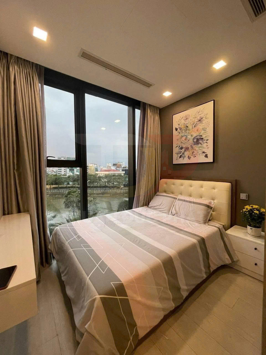 Cho thuê căn hộ Aqua 2 Vinhomes Golden River 101,4 mét vuông, 3 phòng ngủ, nội thất cao cấp, giá 52 triệu đồng