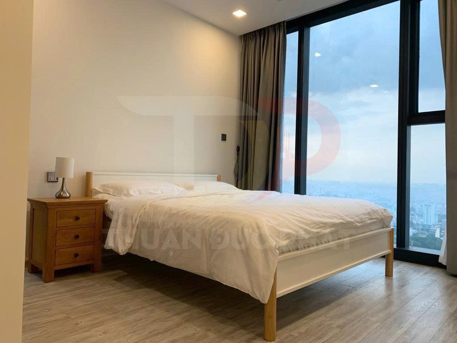 Cho Thuê Căn Hộ Vinhomes Golden River Tòa Aqua 2 Khu Vực Trung Tâm Diện Tích 98.9 Mét Vuông Tầm Nhìn Thành Phố