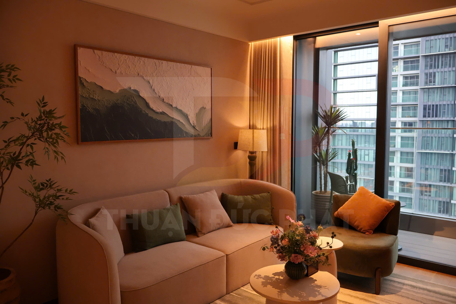 Thuê căn hộ hai phòng ngủ Grand Marina Sài Gòn tòa Sea, diện tích từ 80 đến 100 mét vuông, giá 100 triệu đồng mỗi tháng