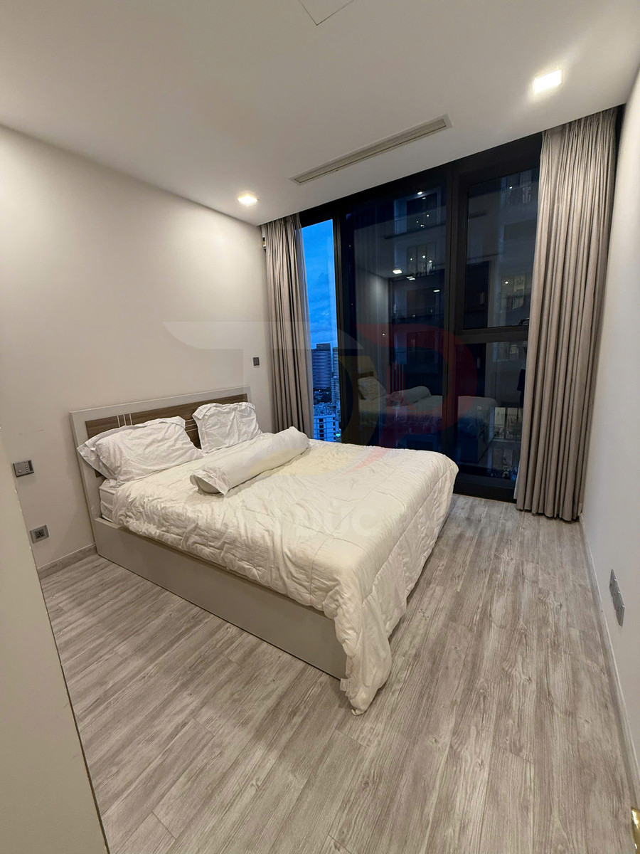 Cho thuê căn hộ Aqua 2 Vinhomes Golden River 3 phòng ngủ, diện tích 118 mét vuông, view sông Sài Gòn