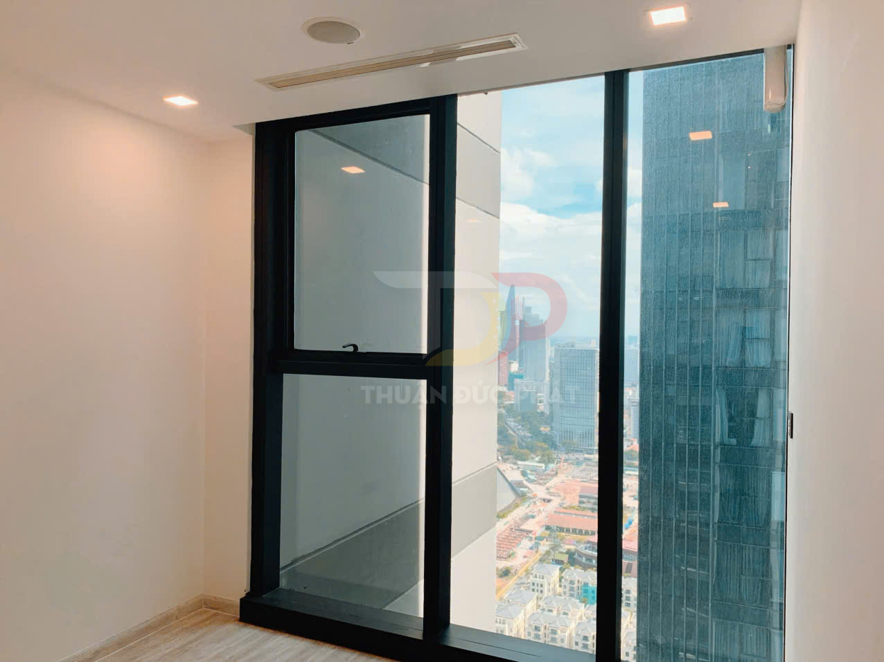 Bán căn hộ Vinhomes Golden River Aqua 2 view sông và Bitexco diện tích 49.5m2 giá 12.5 tỷ phù hợp đầu tư và ở lâu dài