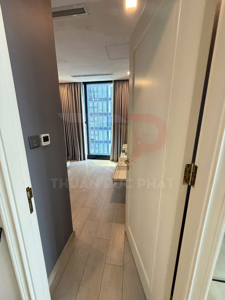 Thuê căn hộ Vinhomes Golden River Aqua 1 3 phòng ngủ view trực diện sông, thành phố và Bitexco, full nội thất đẹp giá 50 triệu Net