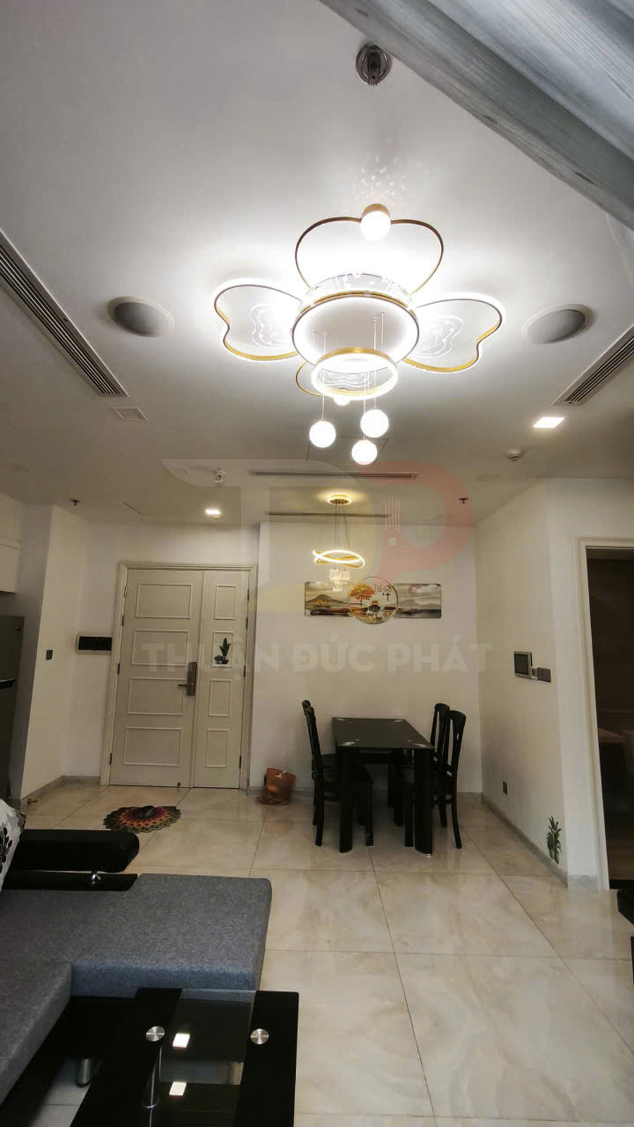Cho thuê căn hộ Aqua 2 Vinhomes Golden River 68,6 m², 2 phòng ngủ, giá 28 triệu đồng mỗi tháng