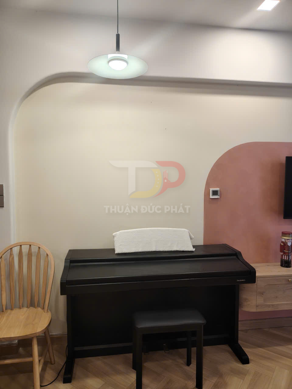 Cho thuê căn hộ Vinhomes Golden River Aqua 1 full nội thất 1 phòng ngủ view thành phố giá 26 triệu