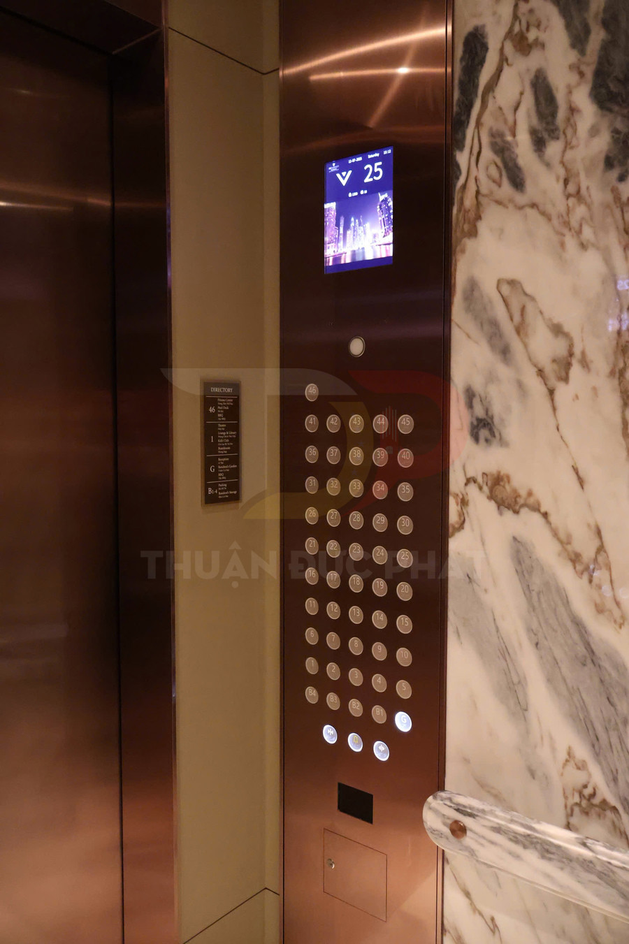 Thuê căn hộ hai phòng ngủ Grand Marina Sài Gòn tòa Sea, diện tích từ 80 đến 100 mét vuông, giá 100 triệu đồng mỗi tháng