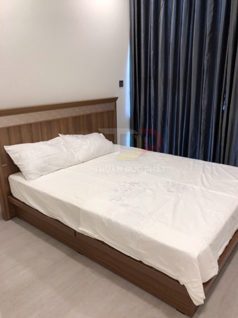 Cho thuê căn hộ Vinhomes Golden River Aqua 1 full nội thất 2 phòng ngủ 83m2 view thành phố và Landmark 81 giá 44 triệu bao thuế