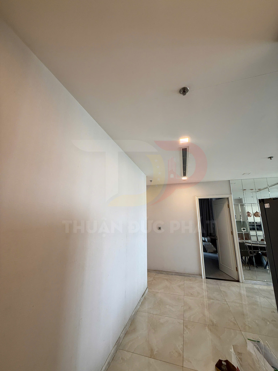 Thuê căn hộ Vinhomes Golden River Aqua 1 3 phòng ngủ view trực diện sông, thành phố và Bitexco, full nội thất đẹp giá 50 triệu Net