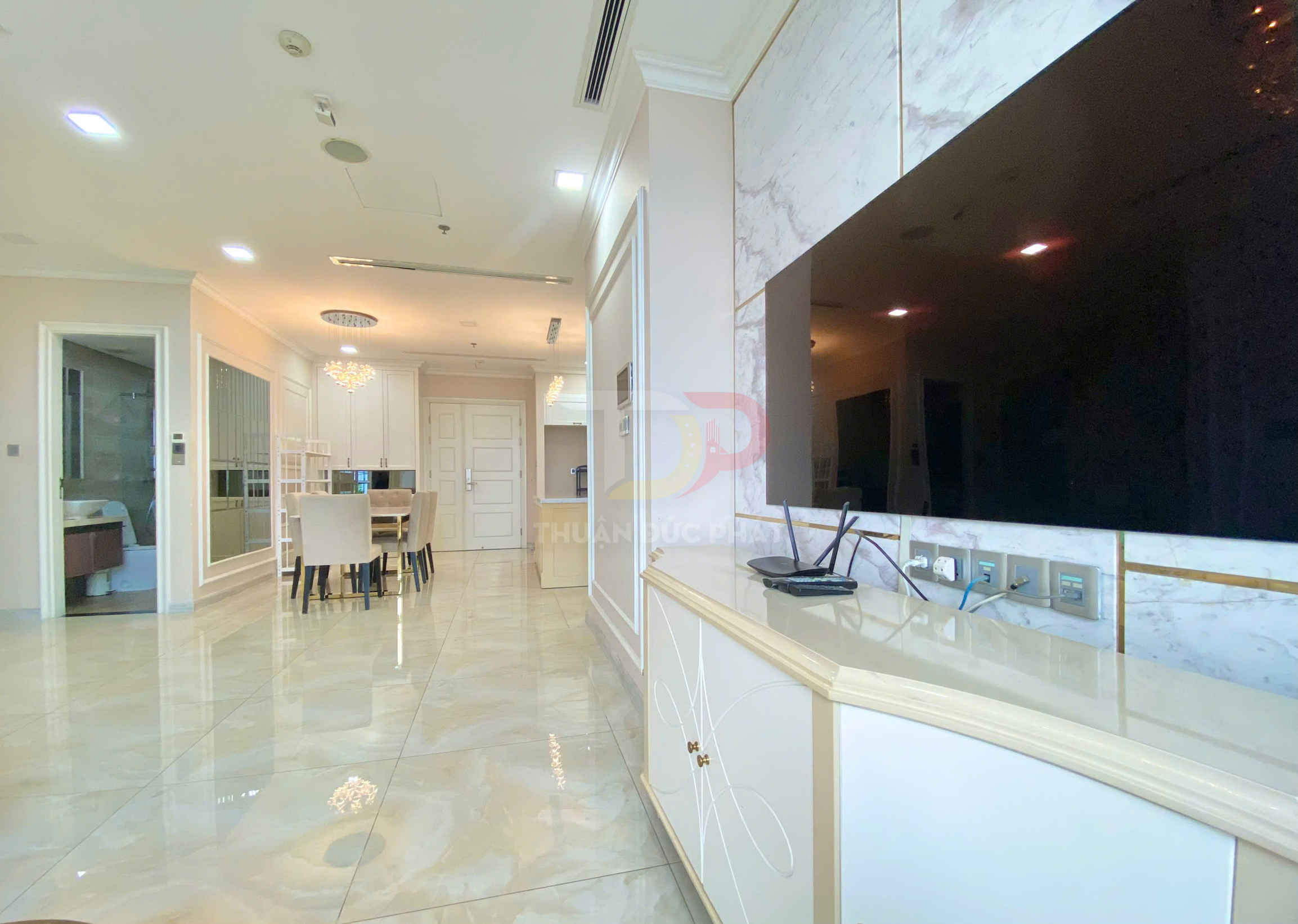 Bán căn hộ Vinhomes Golden River Lux 6 full nội thất 3 phòng ngủ view Thảo Cầm Viên giá 26 tỷ sổ hồng sẵn có hợp đồng thuê ổn định
