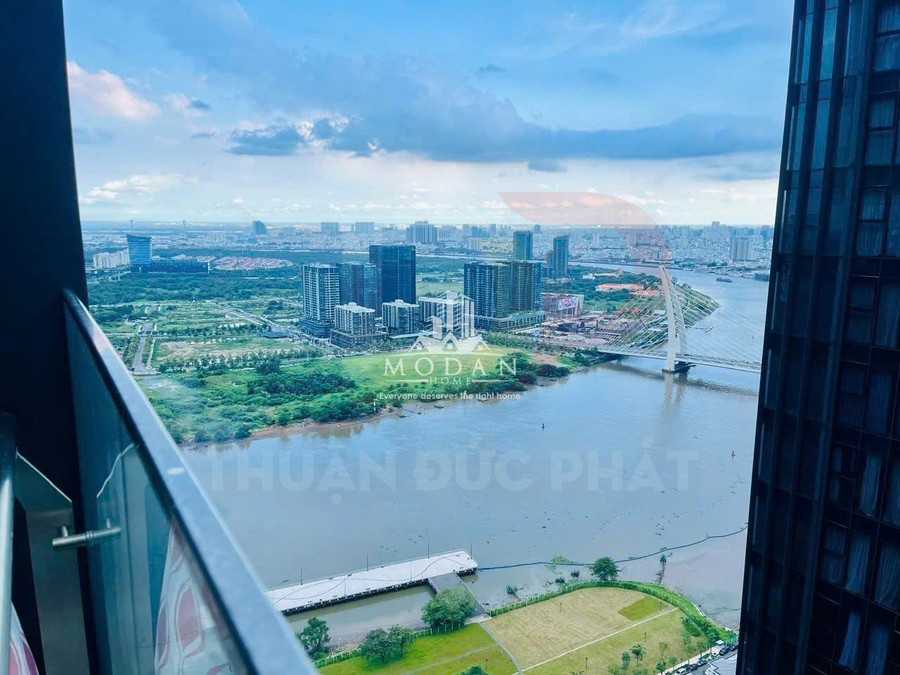 Cho thuê căn hộ Vinhomes Golden River Aqua 1 diện tích 50 mét vuông, 1 phòng ngủ, view sông Sài Gòn giá 24 triệu