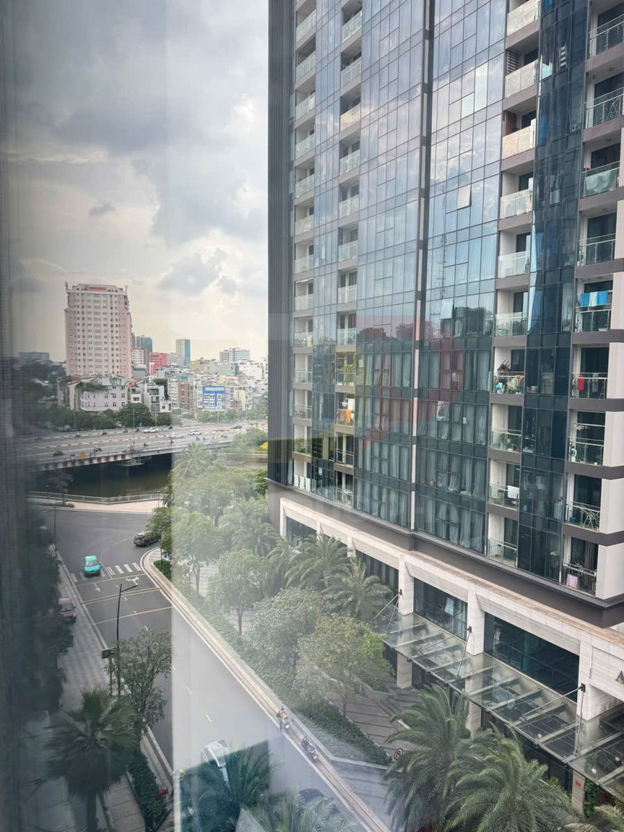 Cho thuê căn hộ Lux 6 Vinhomes Golden River 3 phòng ngủ, diện tích 126,4 mét vuông, giá 55 triệu đồng