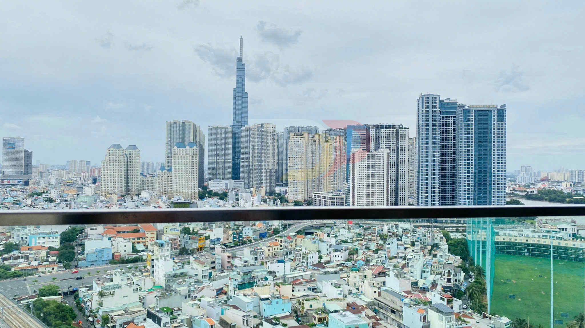 Bán căn hộ Vinhomes Golden River Aqua 4 một phòng ngủ full nội thất view sông và Landmark 81 trực diện
