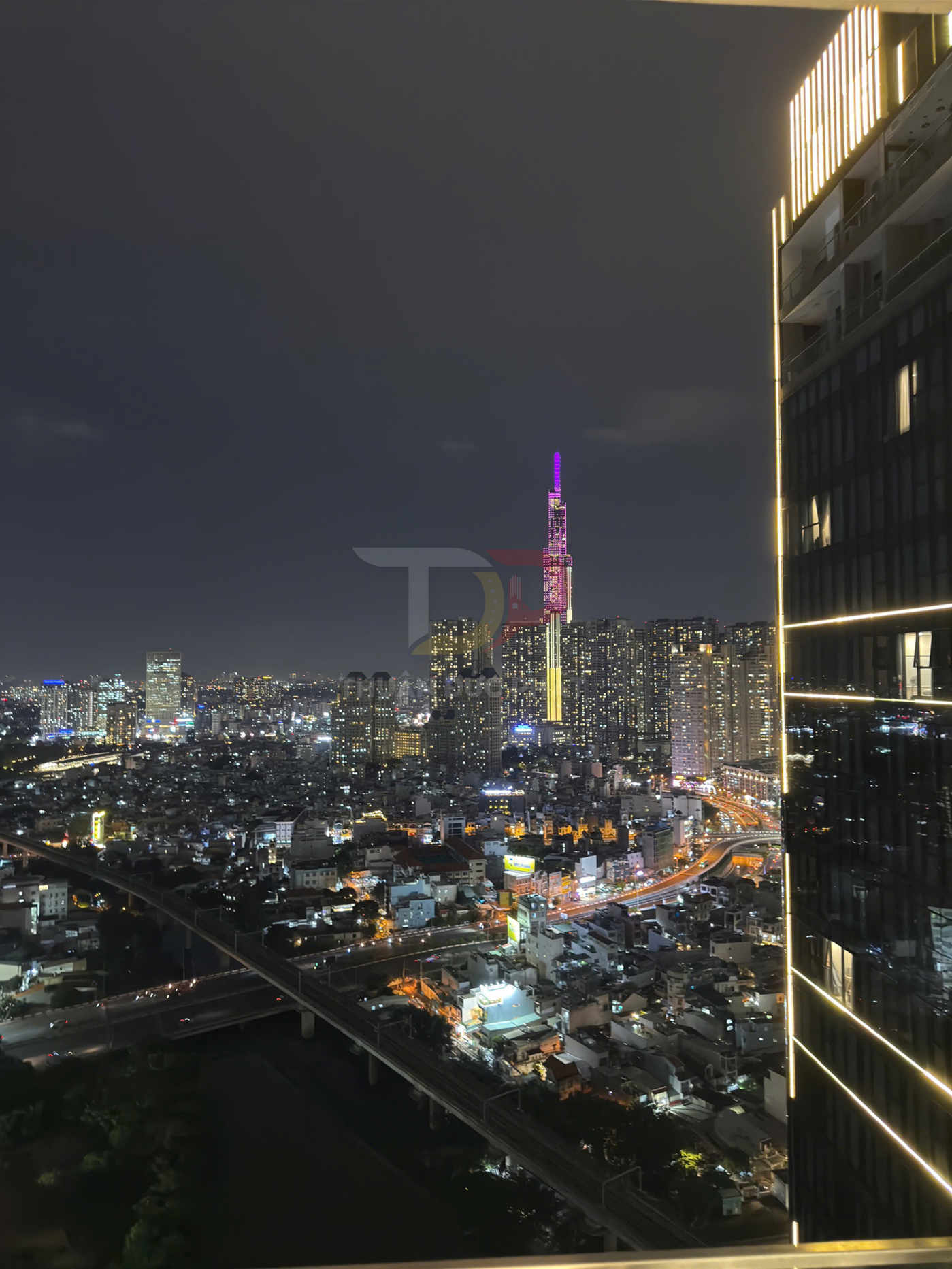 Bán căn hộ Vinhomes Golden River Aqua 3 full nội thất 2 phòng ngủ view Thành phố Landmark 81 giá 13.2 tỷ