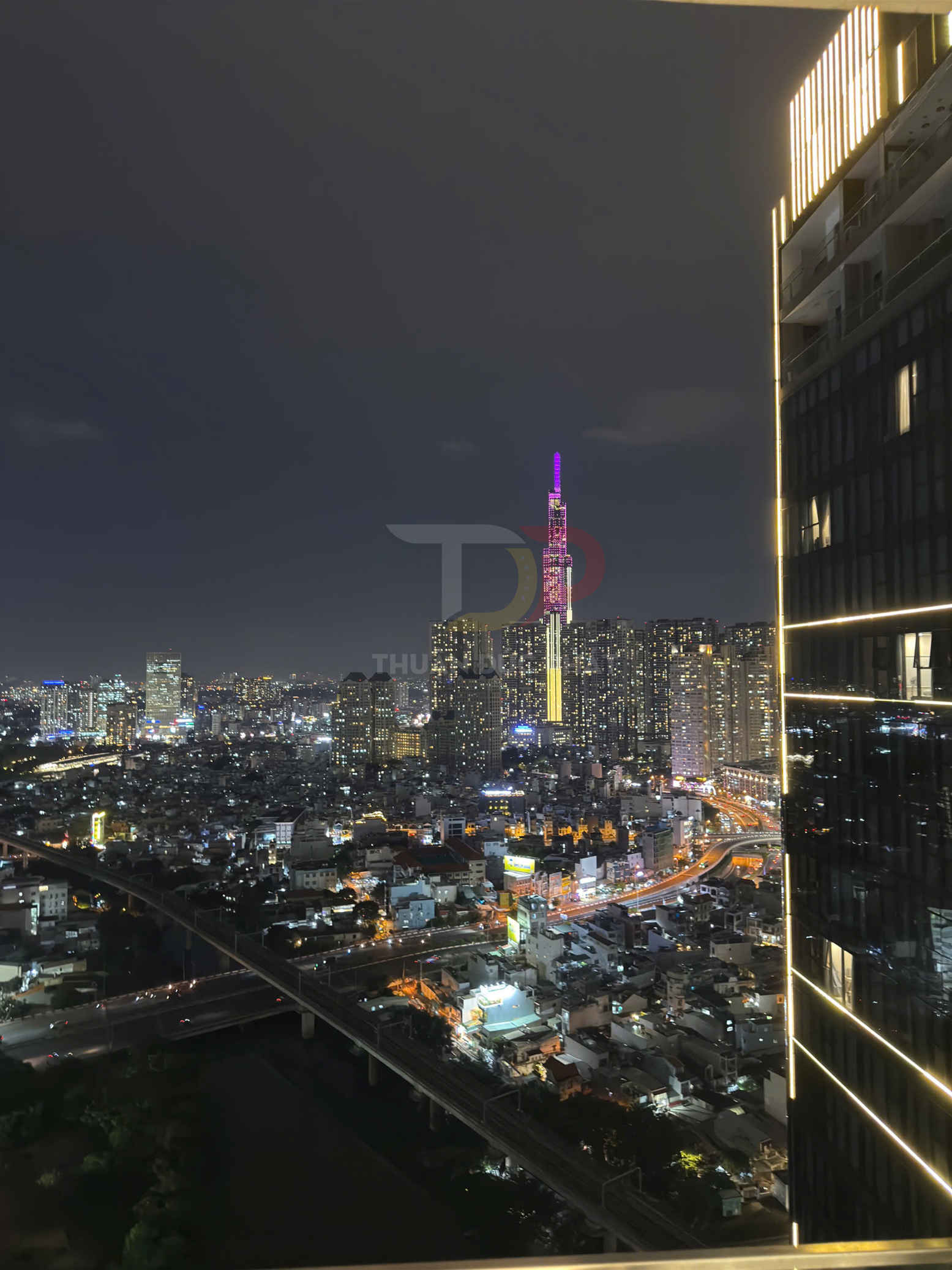 Bán Căn Hộ Vinhomes Golden River Tòa Aqua 3 Hai Phòng Ngủ Tầm Nhìn Landmark 81 Sổ Hồng Chính Chủ