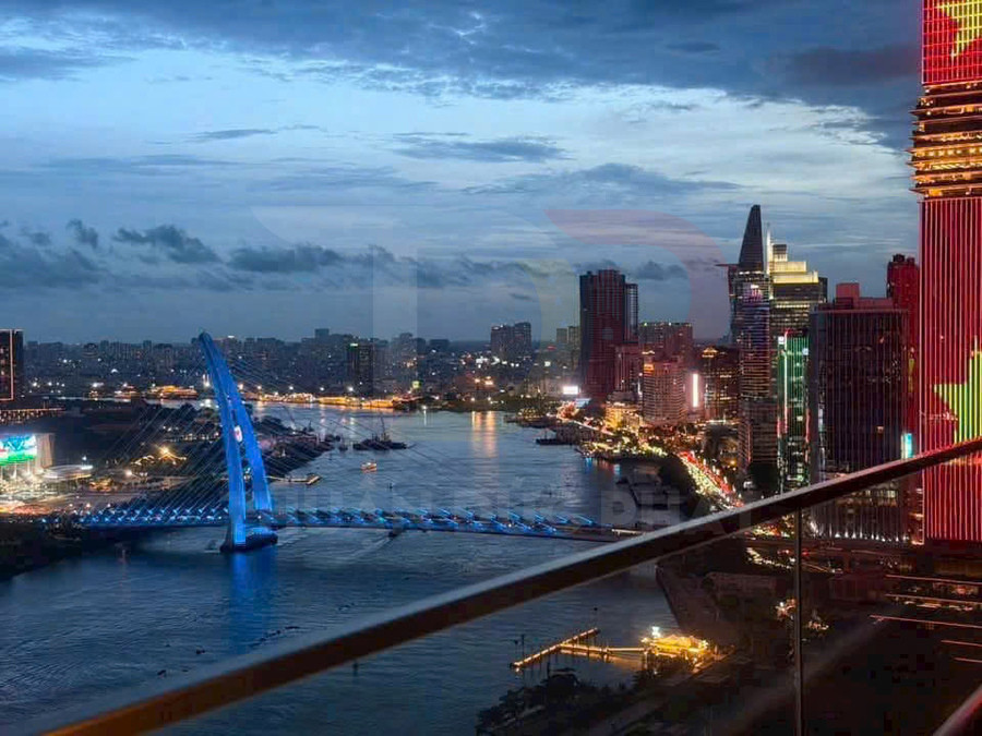 Cho thuê Duplex Penthouse Aqua 4 Vinhomes Golden River 278m², 3 phòng ngủ, nội thất siêu cao cấp, giá 7.000 USD/tháng