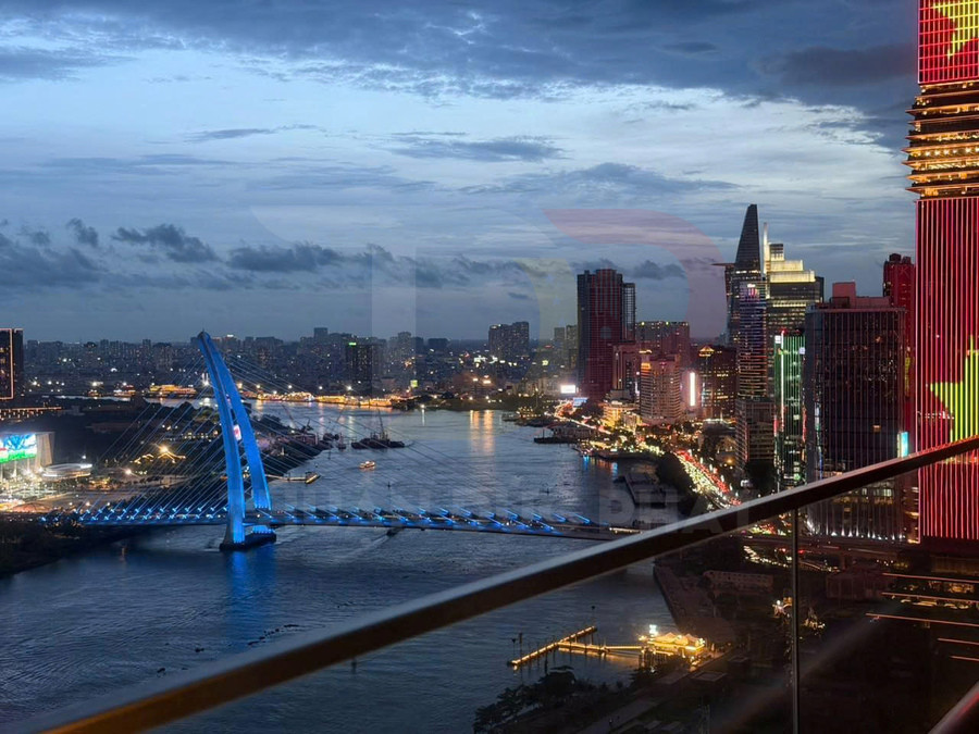 Cho thuê căn hộ Lux 6 Vinhomes Golden River 3 phòng ngủ, 117 mét vuông, view sông Sài Gòn