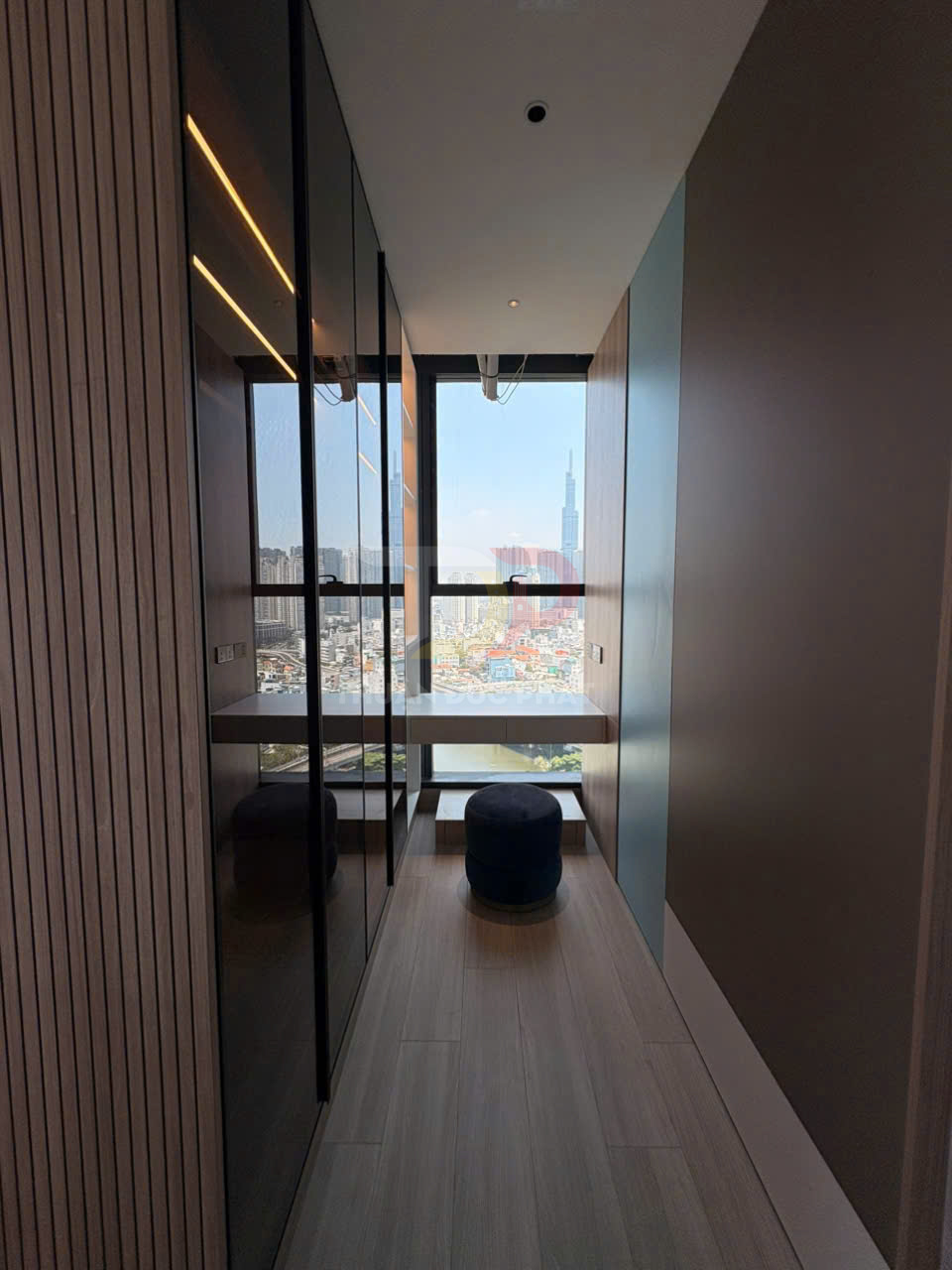 Cho thuê căn hộ Vinhomes Golden River Aqua 3 2 phòng ngủ full nội thất Japan Style view Landmark 81 giá 2000$