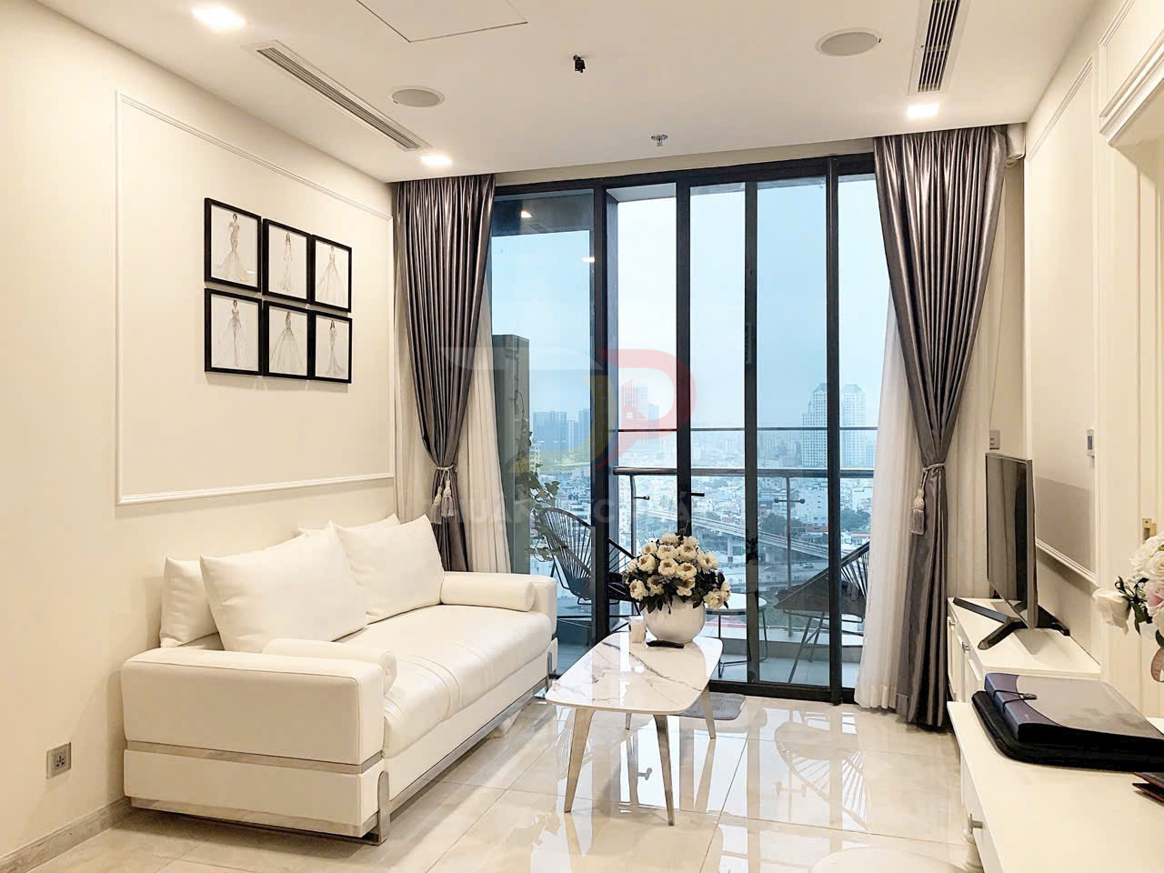 Bán căn hộ Vinhomes Golden River Aqua 2 2 phòng ngủ 68.2m2 full nội thất view thành phố L81 giá 15 tỷ