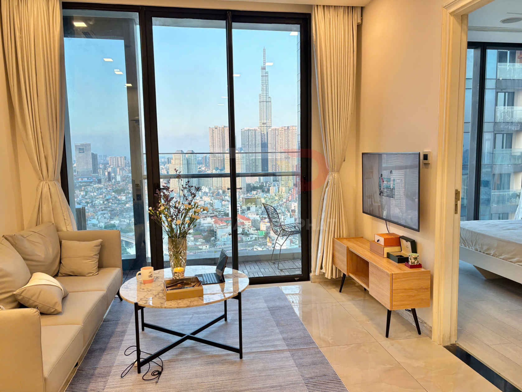 Cho Thuê Căn Hộ Vinhomes Golden River Aqua 2 Full Nội Thất Cao Cấp 2 Phòng Ngủ View Landmark 81 Giá 27 Triệu