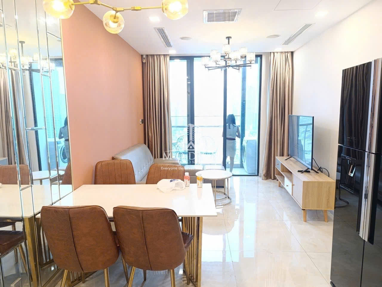 Cho Thuê Căn Hộ Aqua 4 Vinhomes Golden River 1 Phòng Ngủ Full Nội Thất View Sông Landmark 81 Giá 23 Triệu NET