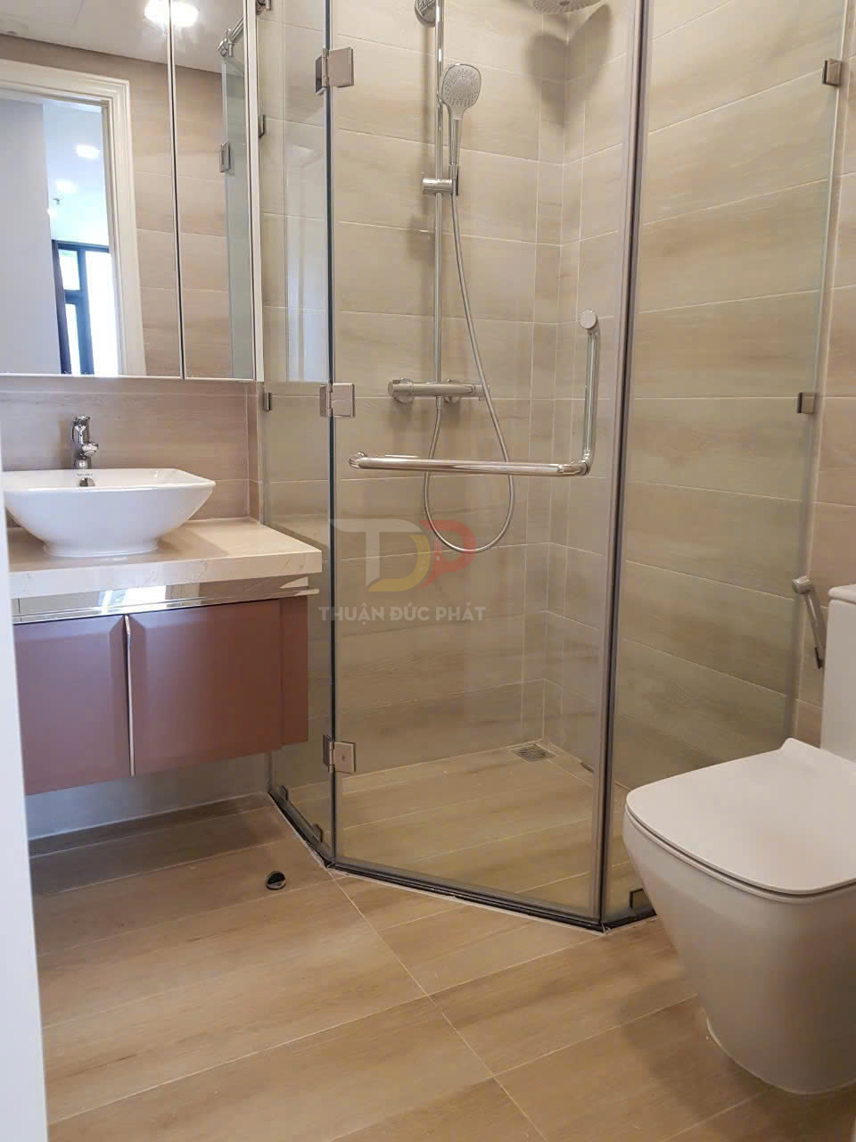 Cho thuê căn hộ Aqua 3 Vinhomes Golden River 2 phòng ngủ full nội thất view Landmark 81 giá tốt nhất thị trường