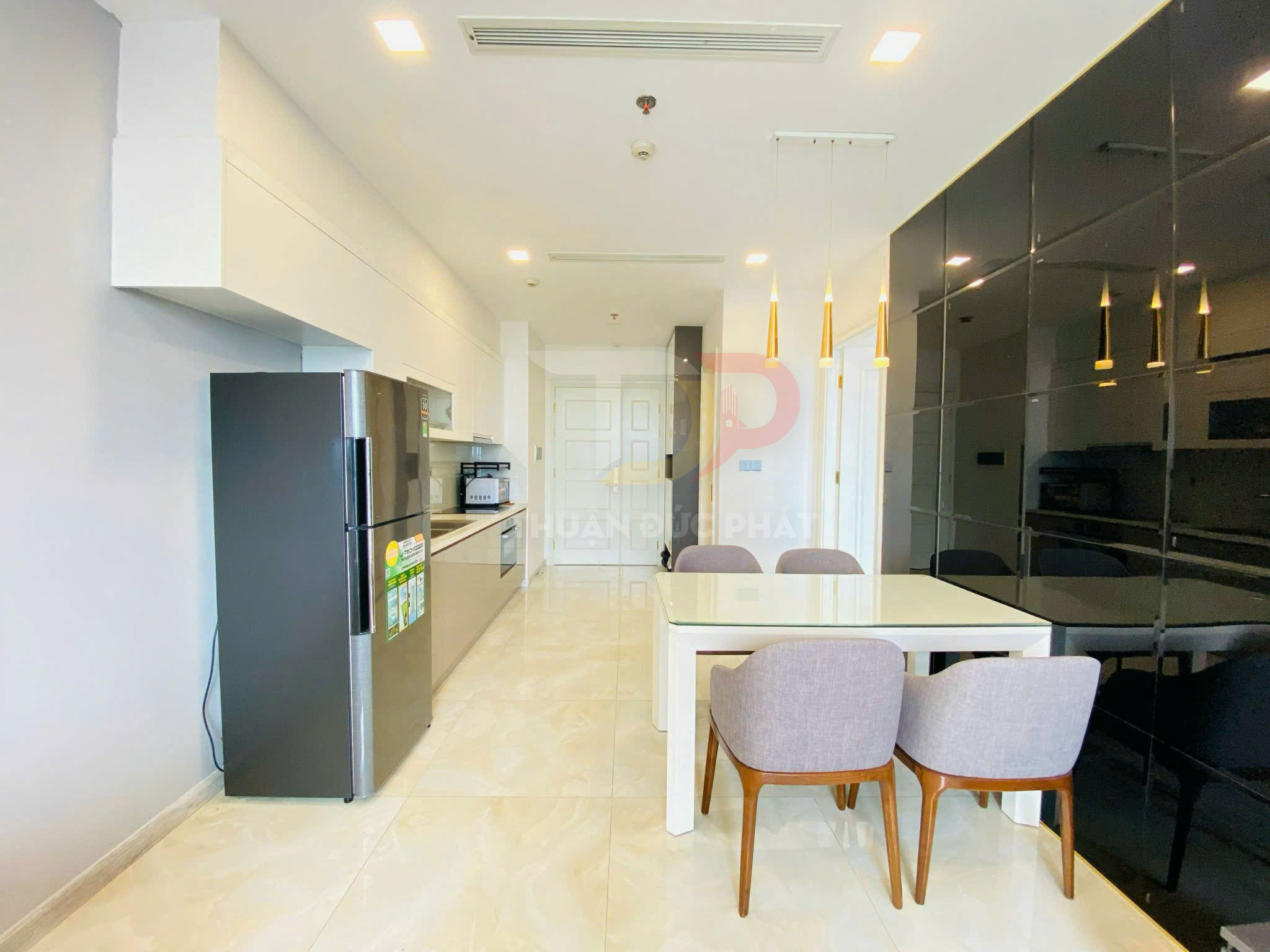 Bán căn hộ 1 phòng ngủ Aqua 4 Vinhomes Golden River full nội thất view Landmark 81 giá 10,5 tỷ