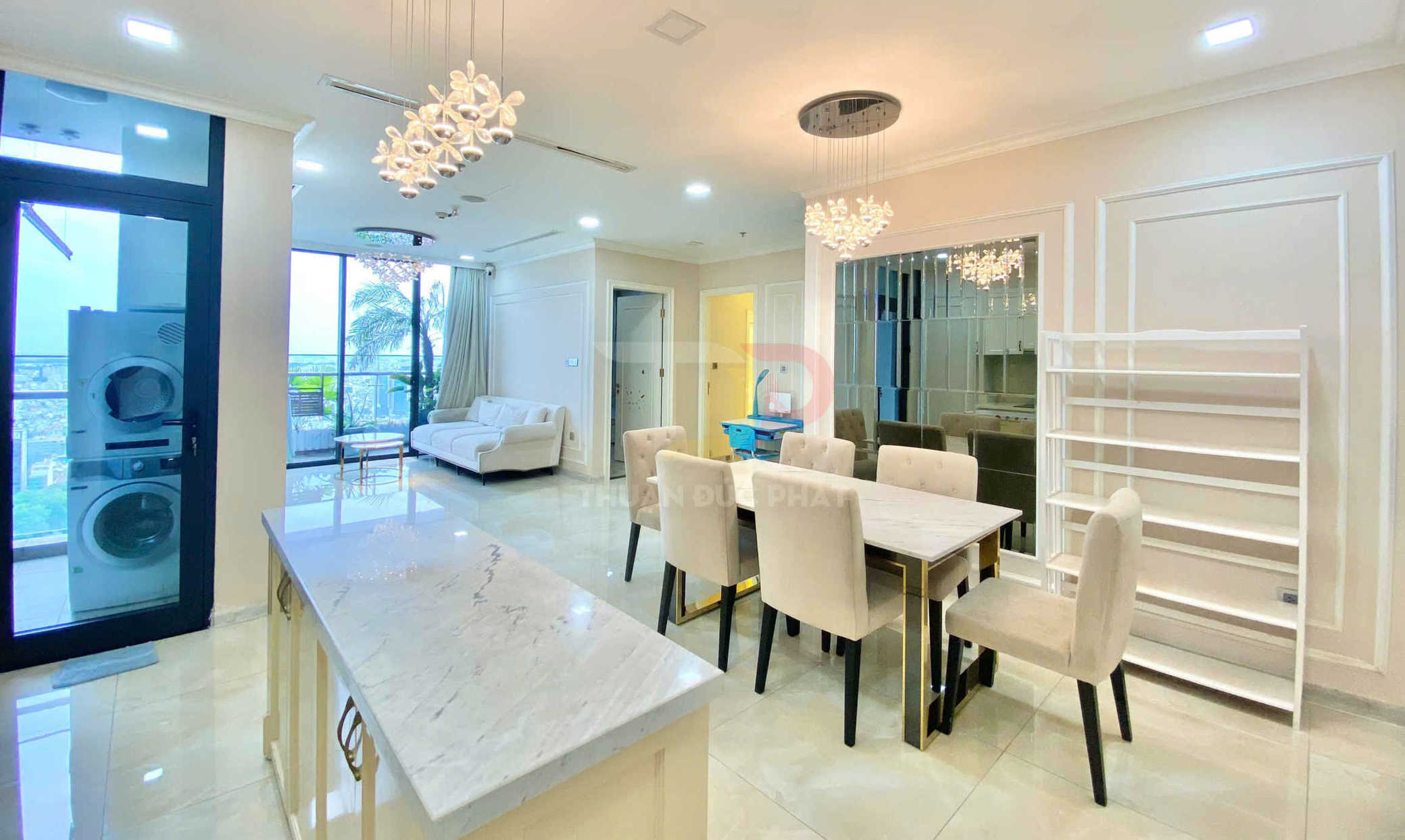 Bán căn hộ Vinhomes Golden River Lux 6 full nội thất 3 phòng ngủ view Thảo Cầm Viên giá 26 tỷ sổ hồng sẵn có hợp đồng thuê ổn định