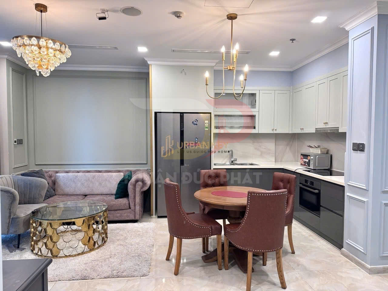 Cho Thuê Căn Hộ Vinhomes Golden River Lux 6 Hai Phòng Ngủ Full Nội Thất, View Thành Phố Và Nội Khu A1, Giá 33 Triệu Đồng