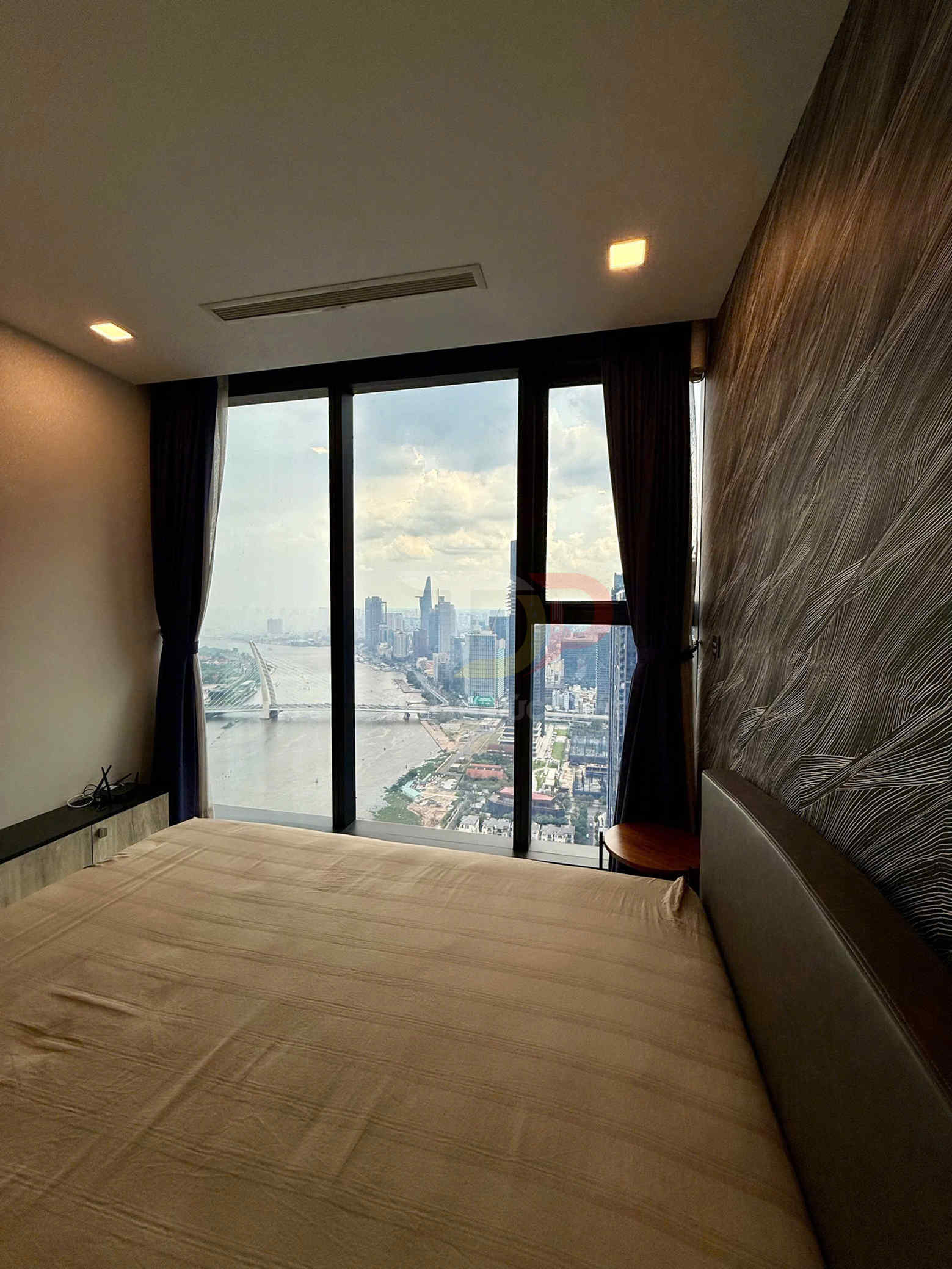 Cho Thuê Căn Hộ Aqua 2 Vinhomes Golden River 4 Phòng Ngủ 159m2 Nội Thất Đẹp View Sông Giá 85 Triệu Mỗi Tháng