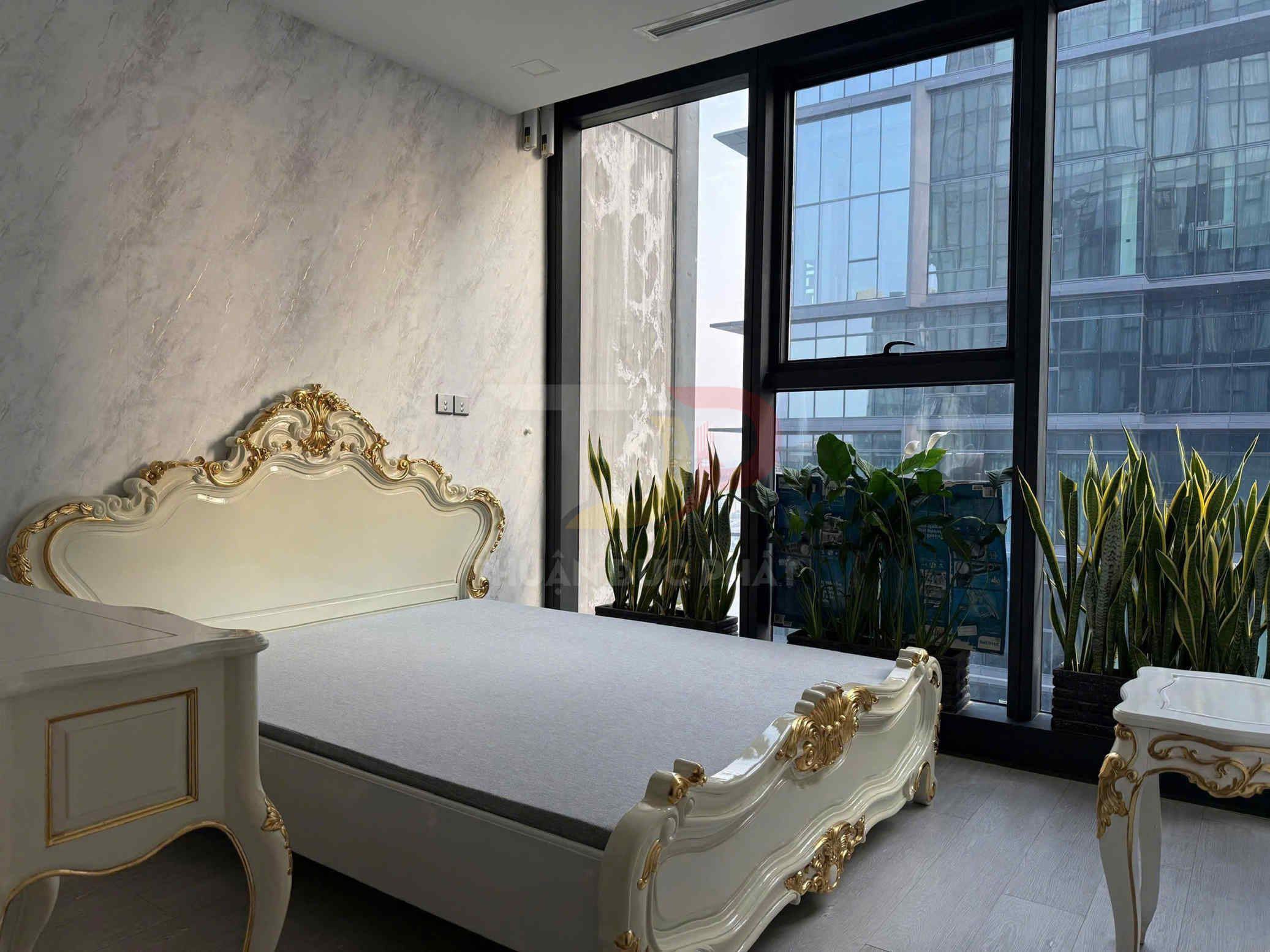 Cho Thuê Căn Hộ Vinhomes Golden River Hai Phòng Ngủ Tòa Lux 6 Đầy Đủ Nội Thất Mức Giá Tốt