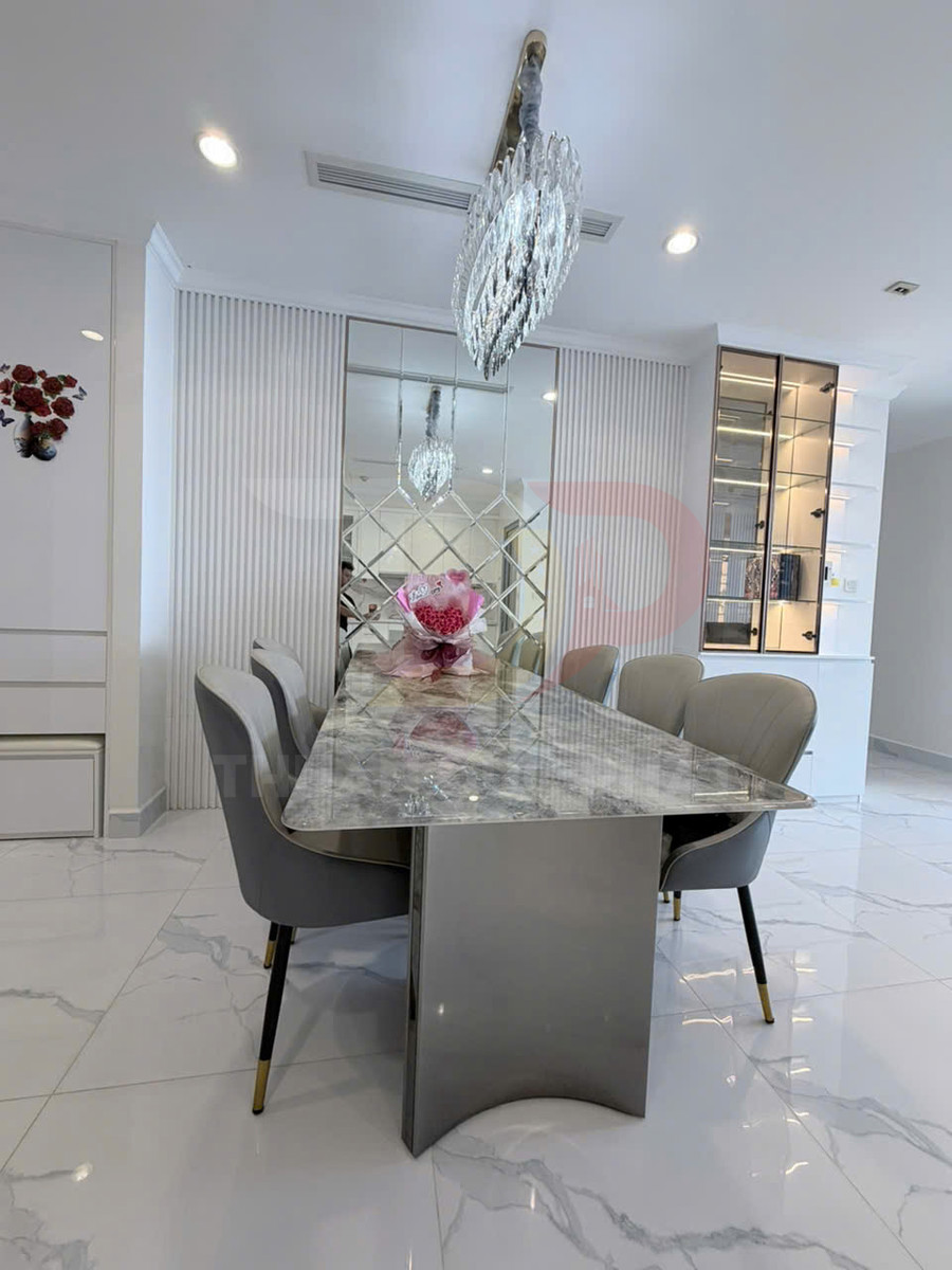 Bán căn hộ 2 phòng ngủ Landmark 2 Vinhomes Central Park 83,8m2 giá 15,5 tỷ, nhà trống có sổ