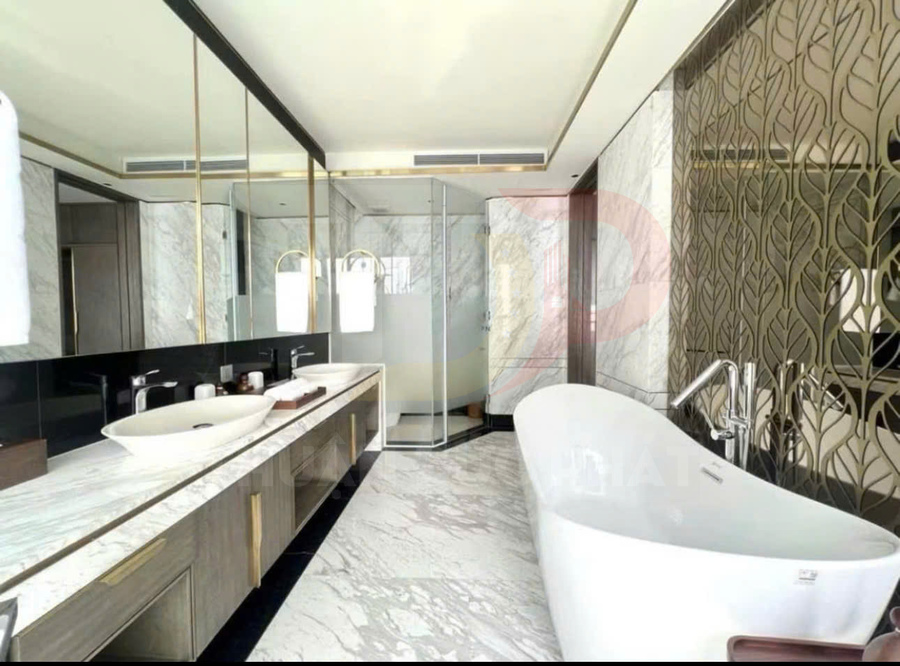 Cho thuê căn hộ Vinhomes Golden River Aqua 1 diện tích 159 mét vuông, 3 phòng ngủ, nội thất đầy đủ, view sông Sài Gòn và bán đảo Thủ Thiêm