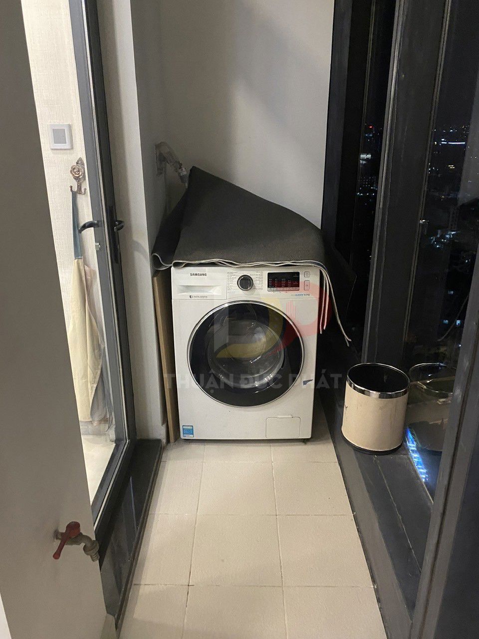 Cho thuê căn hộ Vinhomes Golden River Aqua 1 full nội thất 2 phòng ngủ view Landmark 81 giá 30 triệu NET