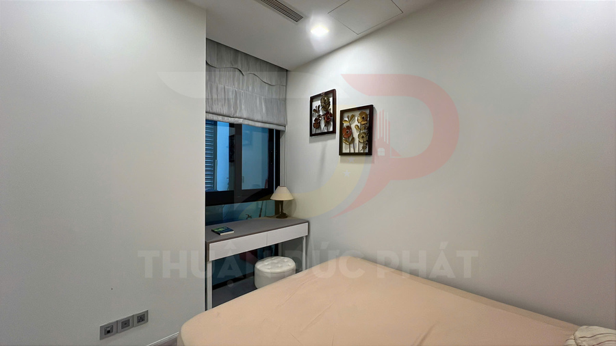 Cho thuê căn hộ Vinhomes Golden River Aqua 4 2 phòng ngủ 69,6 mét vuông view trực diện Landmark 81 giá 28 triệu