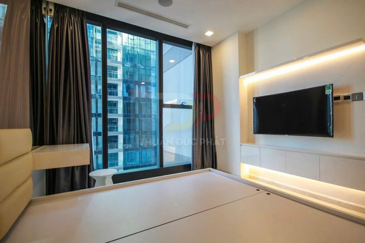 Cho thuê căn hộ Vinhomes Golden River Aqua 1 một phòng ngủ full nội thất view xéo sông và Tòa Central Park
