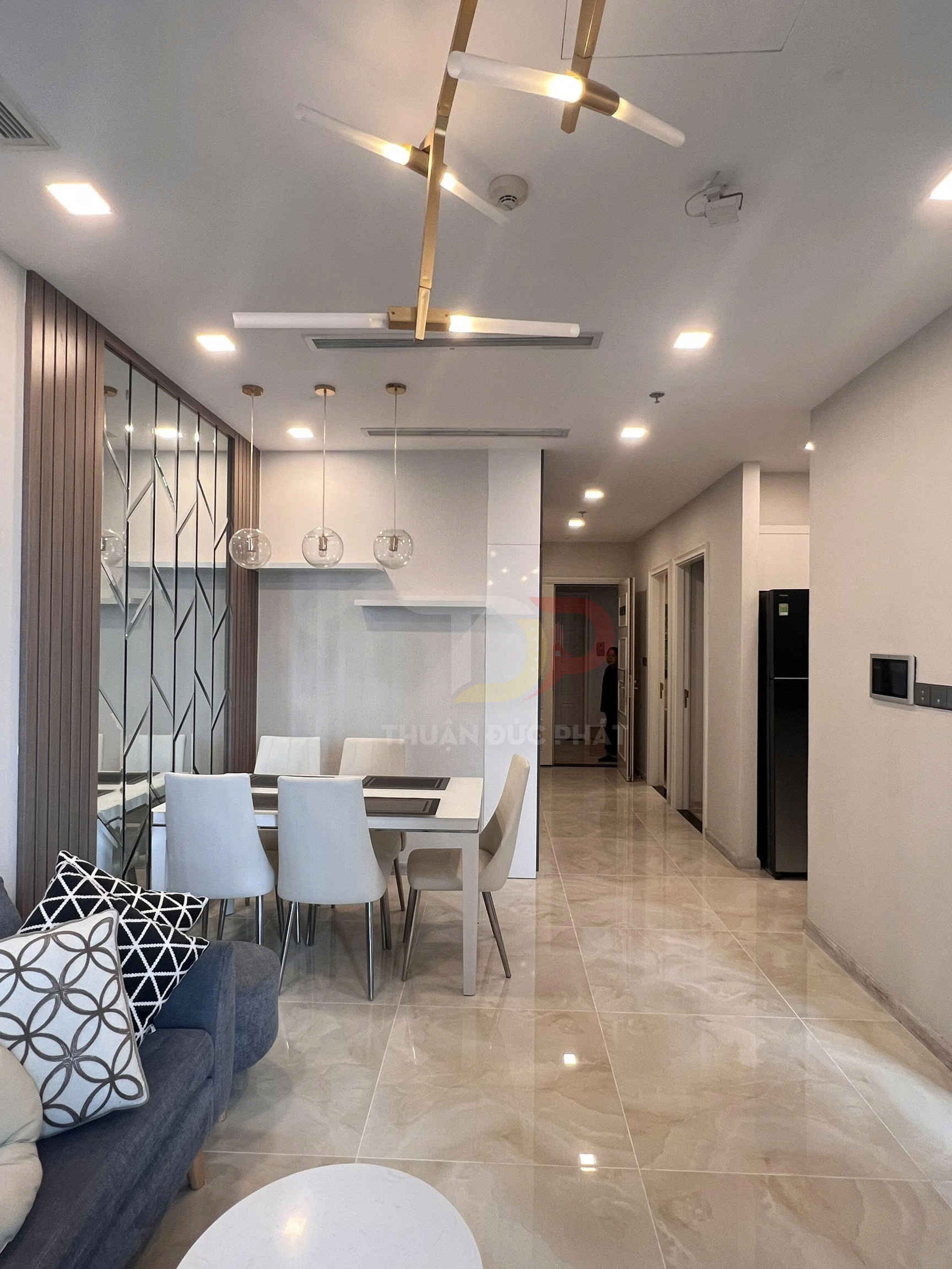 Bán Căn Hộ Vinhomes Golden River 2 Phòng Ngủ Tòa Aqua 2 Trực Diện Sông Sài Gòn