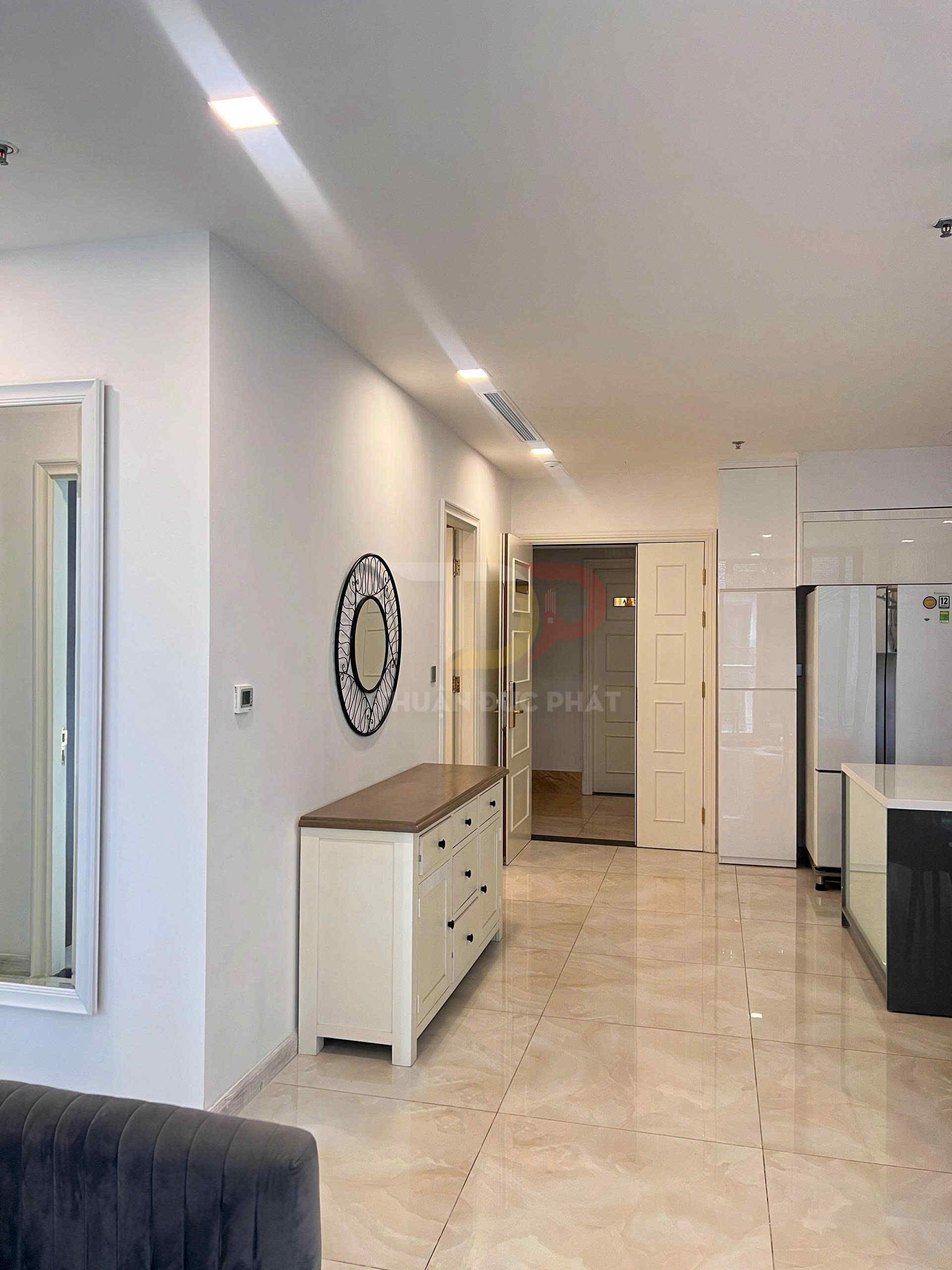 Bán căn hộ Vinhomes Golden River Aqua 1 2 phòng ngủ 83,2 m2 full nội thất giá 19 tỷ