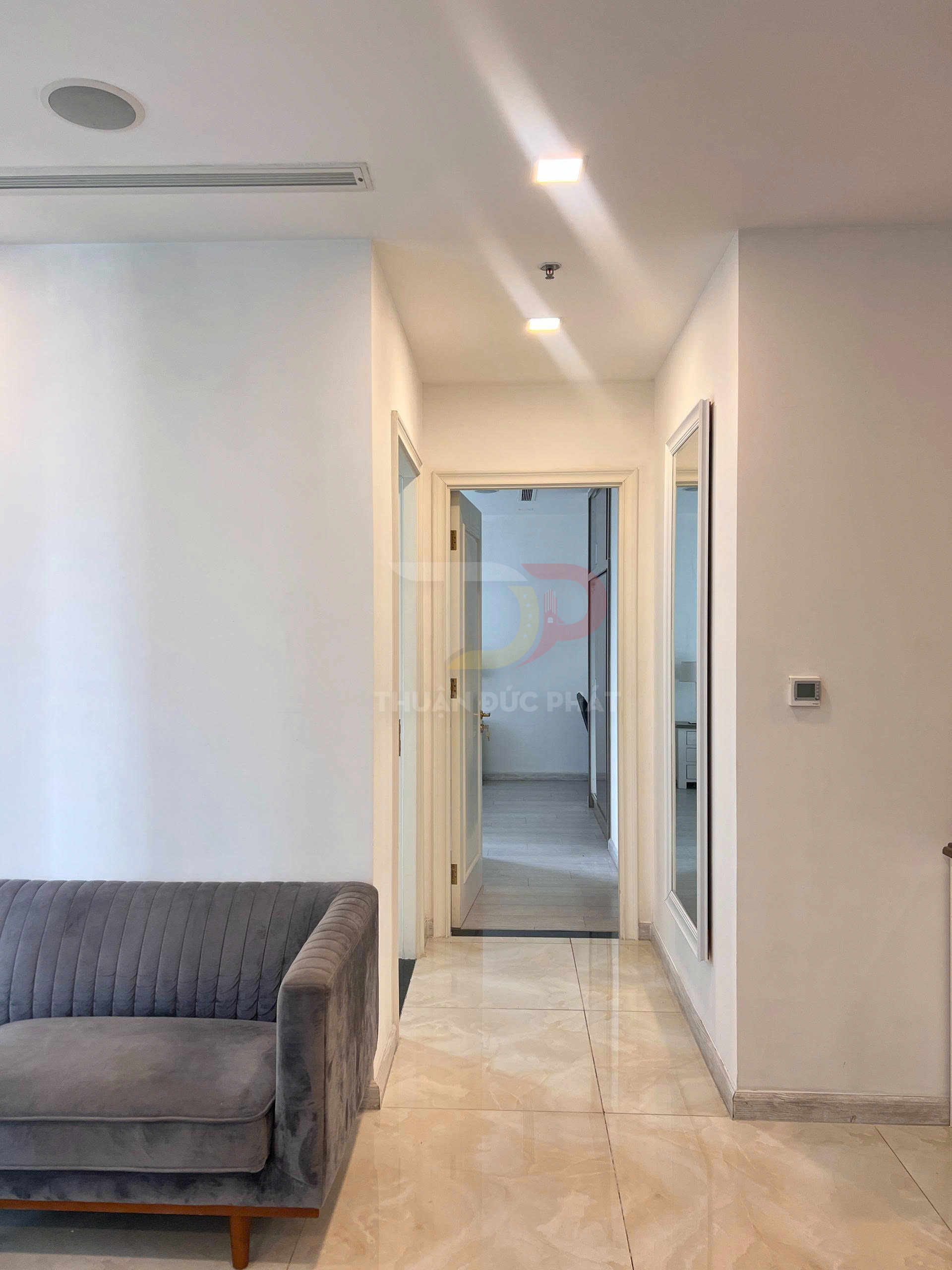 Bán căn hộ Vinhomes Golden River Aqua 1 2 phòng ngủ 83,2 m2 full nội thất giá 19 tỷ