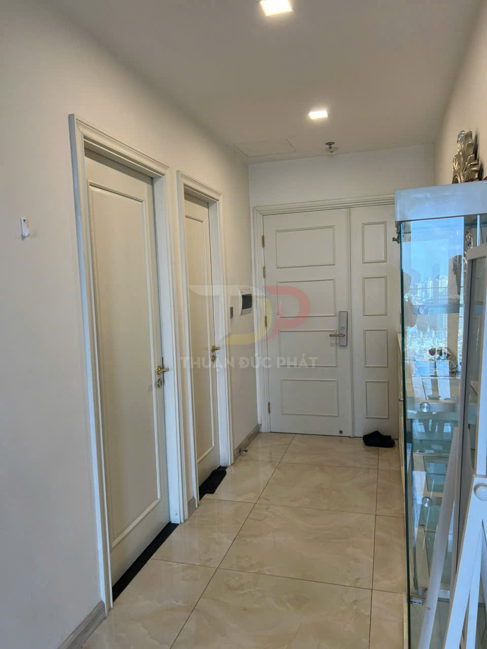 Cho Thuê Căn Hộ Vinhomes Golden River 2 Phòng Ngủ Đầy Đủ Nội Thất Tòa Aqua 3 Tầm Nhìn Landmark 81