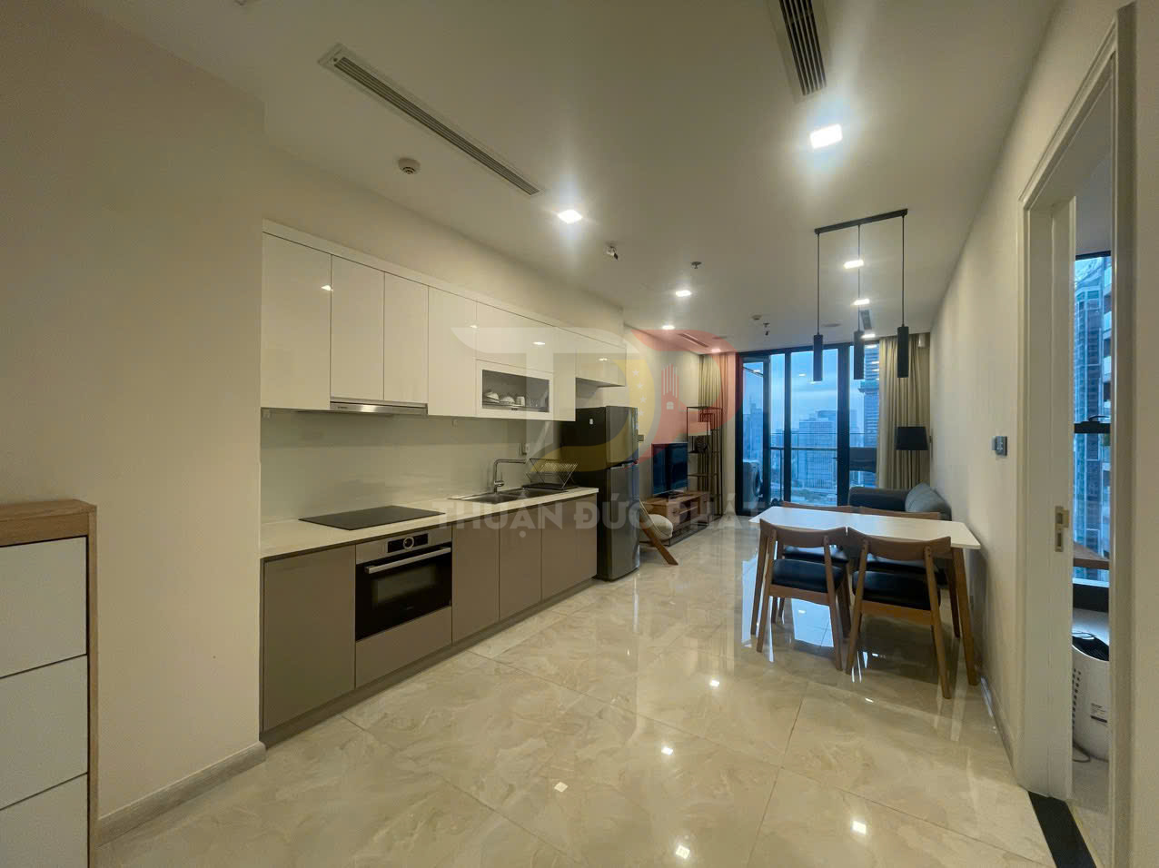 Cho thuê căn hộ 1 phòng ngủ Vinhomes Golden River Aqua 4 full nội thất view sông Bitexco giá 30 triệu bao thuế