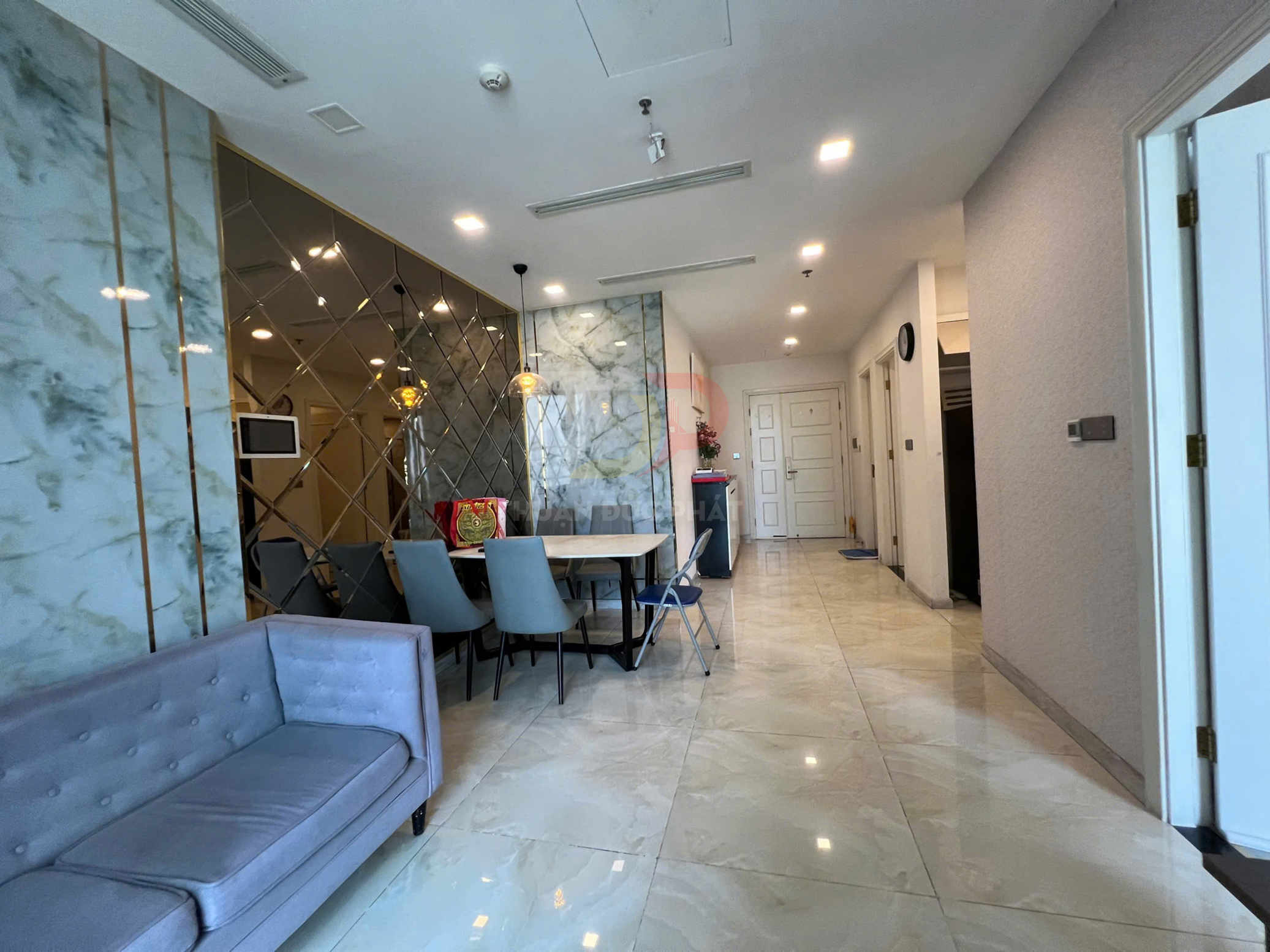 Cho Thuê Căn Hộ Vinhomes Golden River Aqua 4 2 Phòng Ngủ Full Nội Thất View Sông Bitexco Layout Dọc Giá 26 Triệu NET